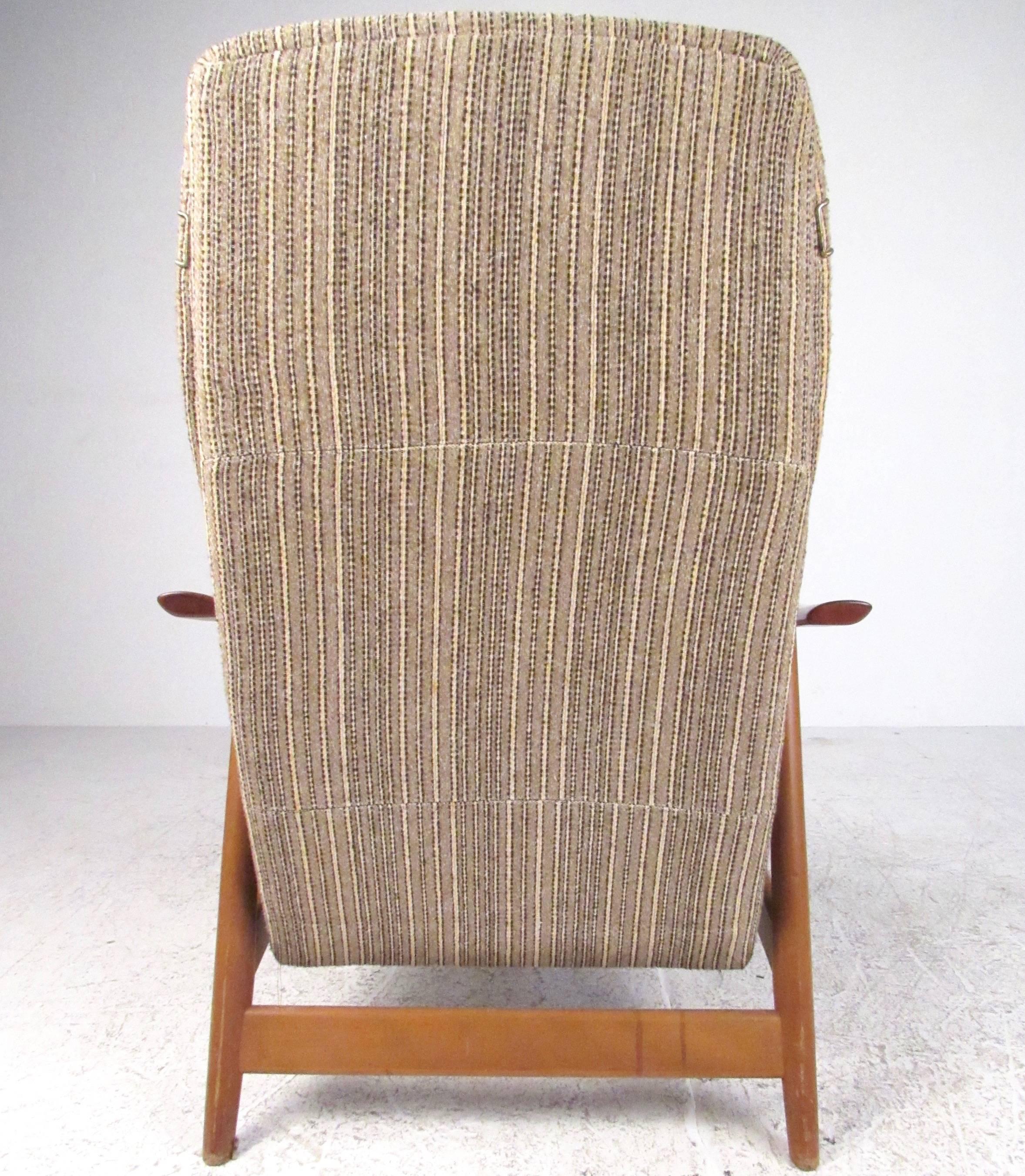 scandinavian lounge chair