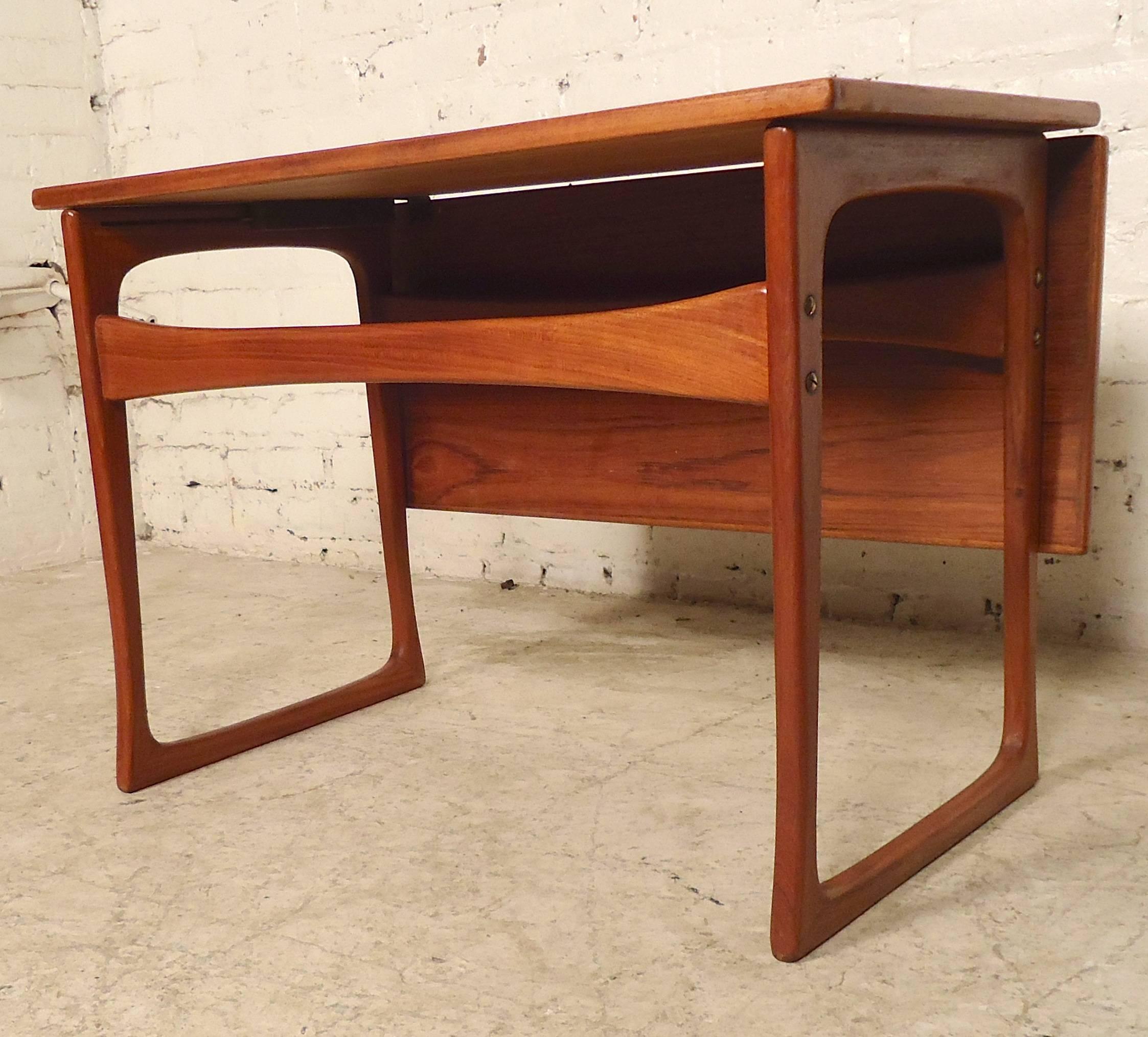Vintage modern teak side table with sliding top that extends 17-28