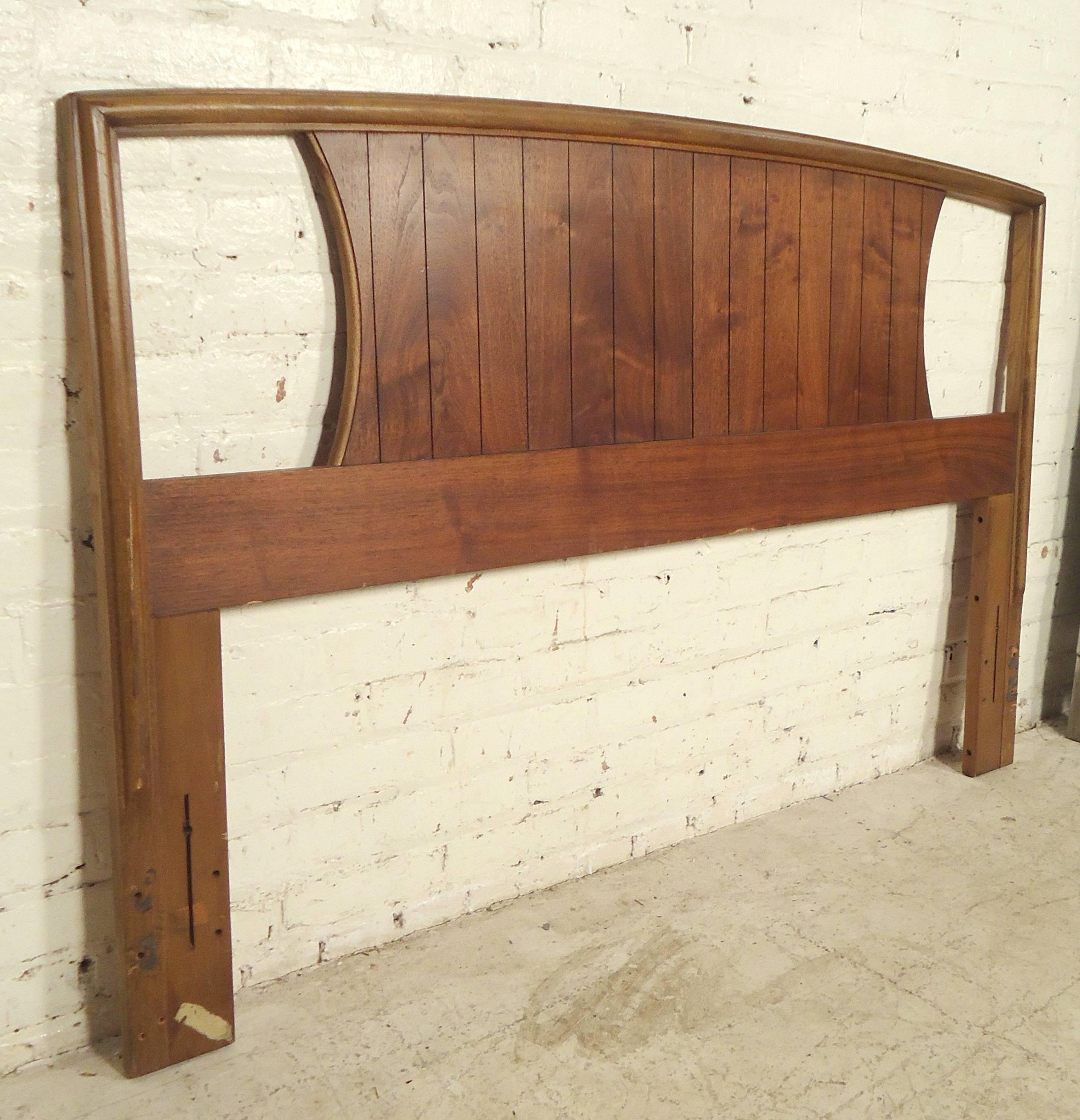 Vintage modern queen-size headboard with cut-out sides and slight arch.

(Please confirm item location NY or NJ with dealer).
 