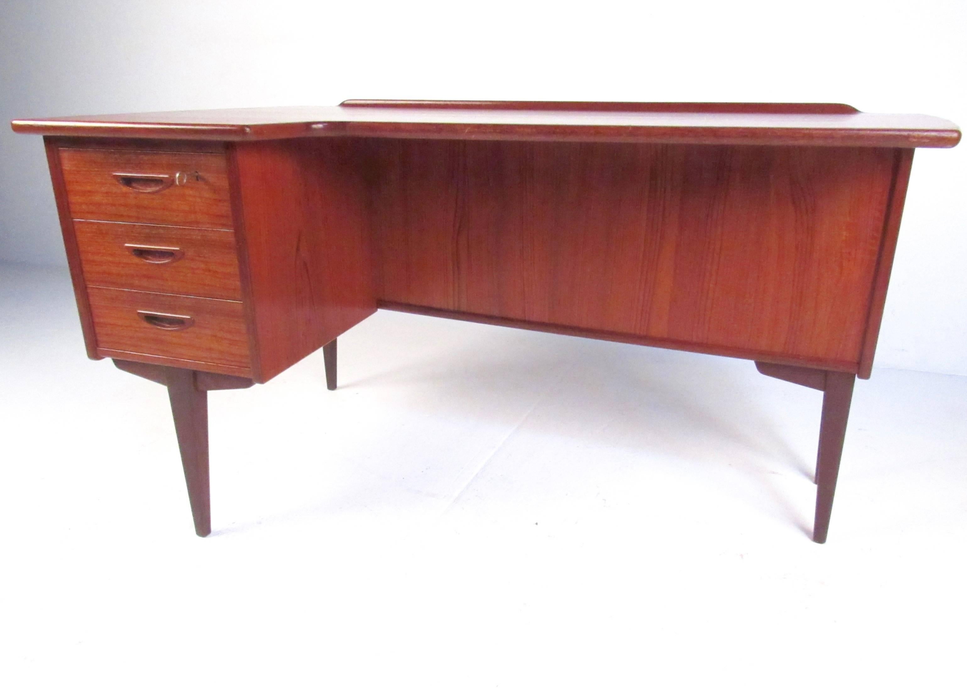 Mid-Century Peter Lovig Nielson Danish Teak Desk with Chair In Good Condition In Brooklyn, NY