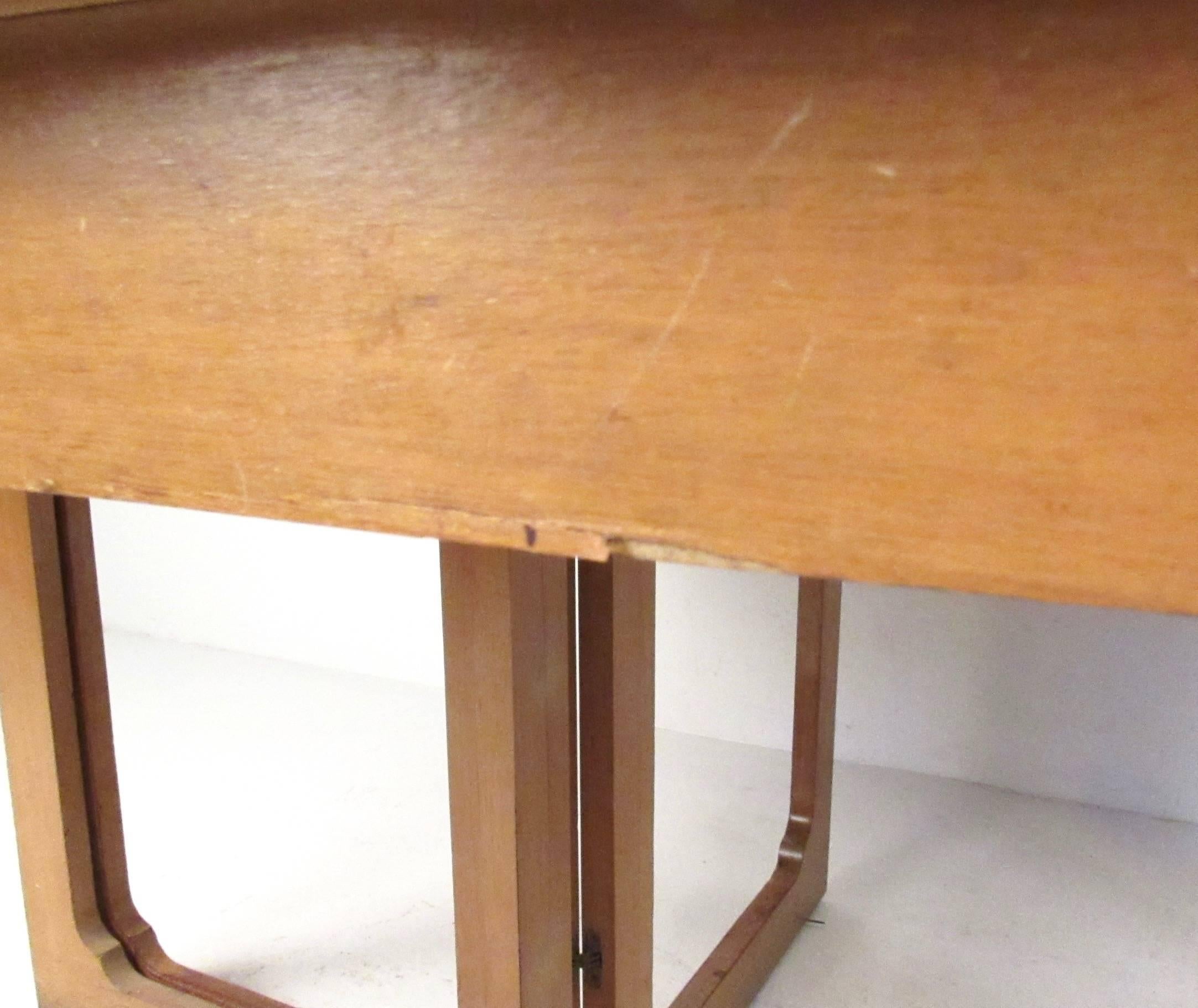 Danish Modern Drop-Leaf Teak Dining Table In Good Condition In Brooklyn, NY