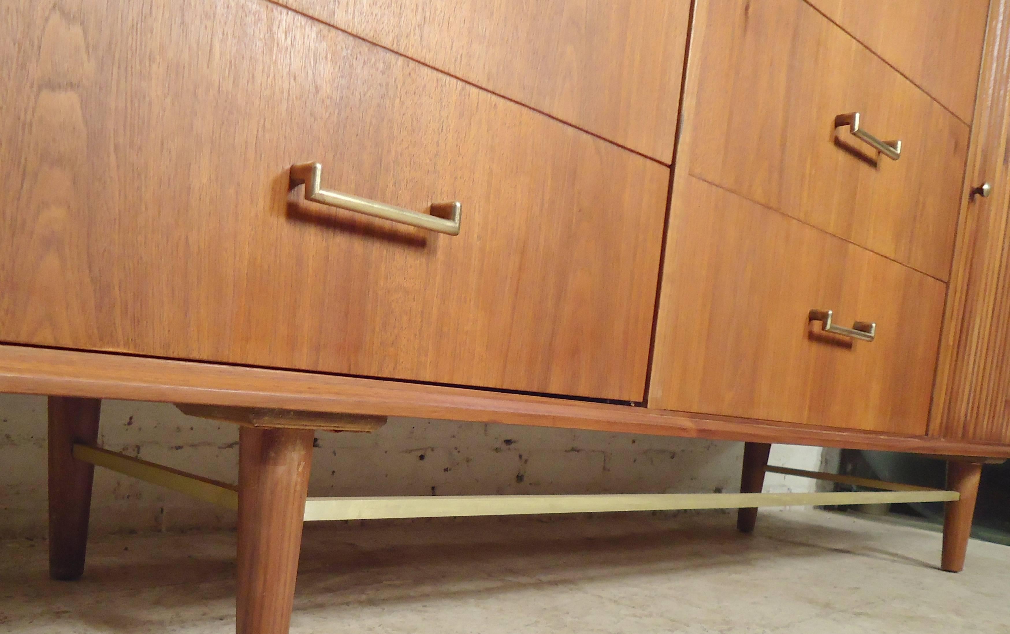 Fantastic Mid-Century Modern Dresser or Sideboard 2