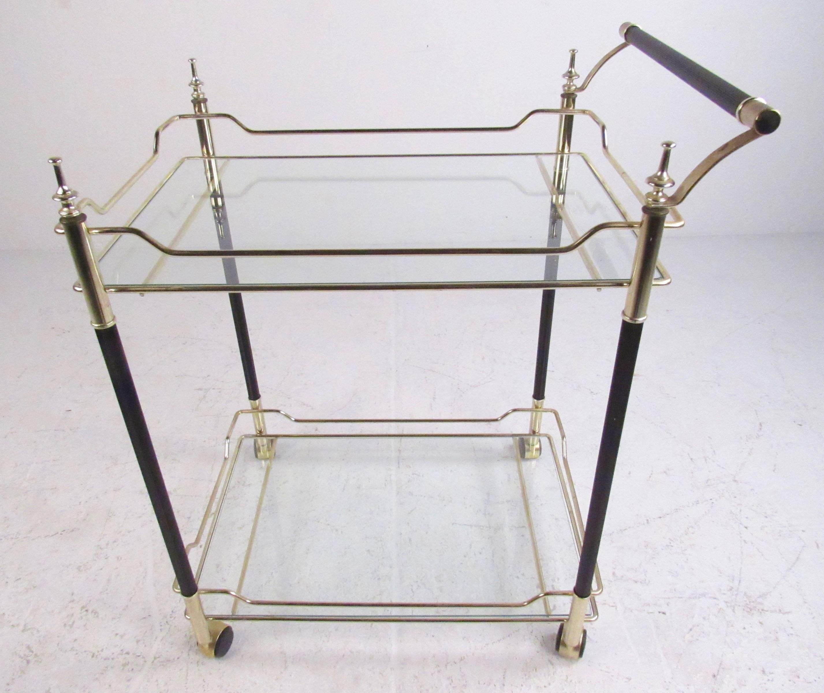 Mid-Century Italian Modern Brass and Glass Bar Cart In Good Condition In Brooklyn, NY