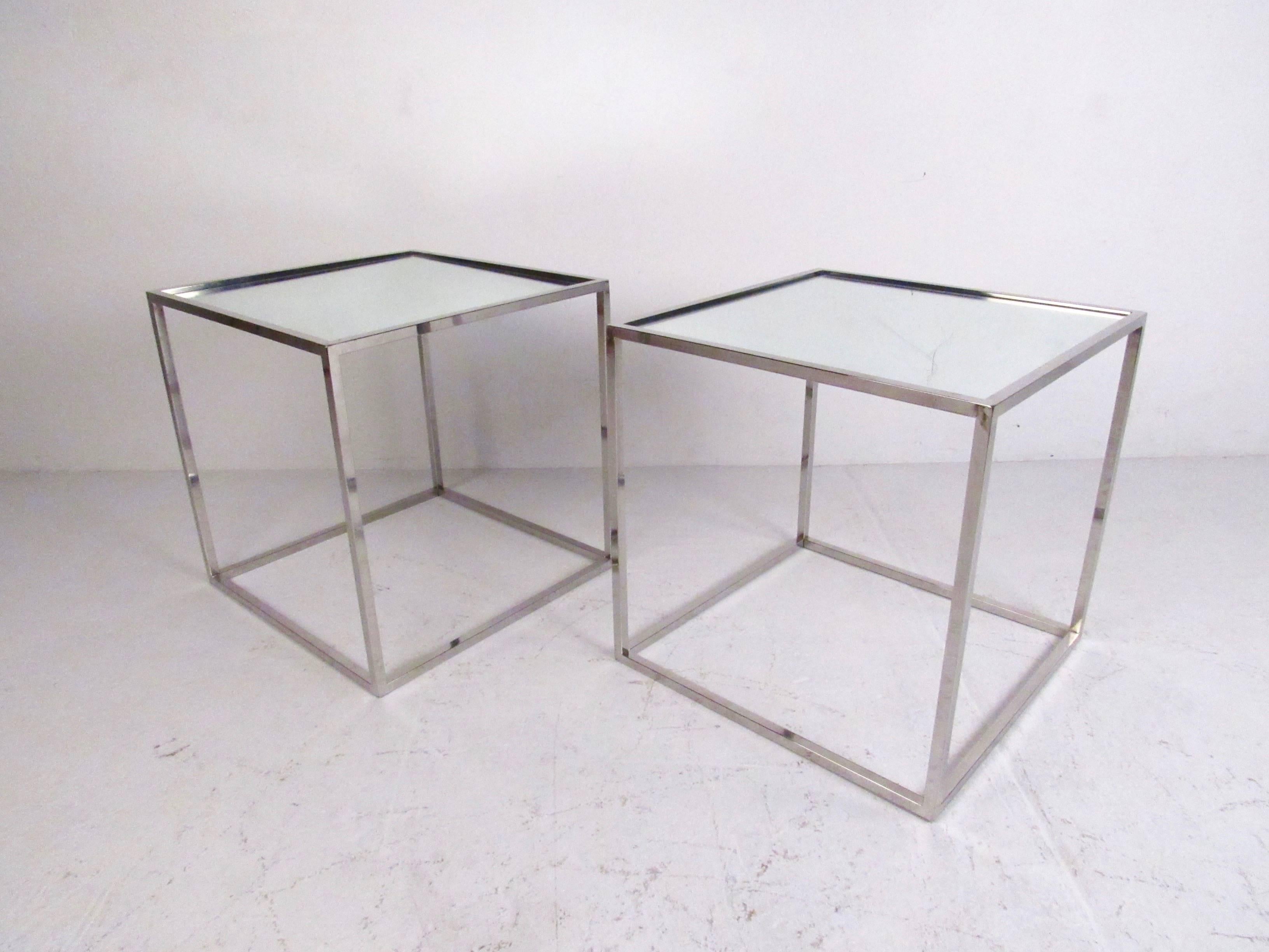Pair of Contemporary Modern Chrome Cube End Tables In Good Condition In Brooklyn, NY