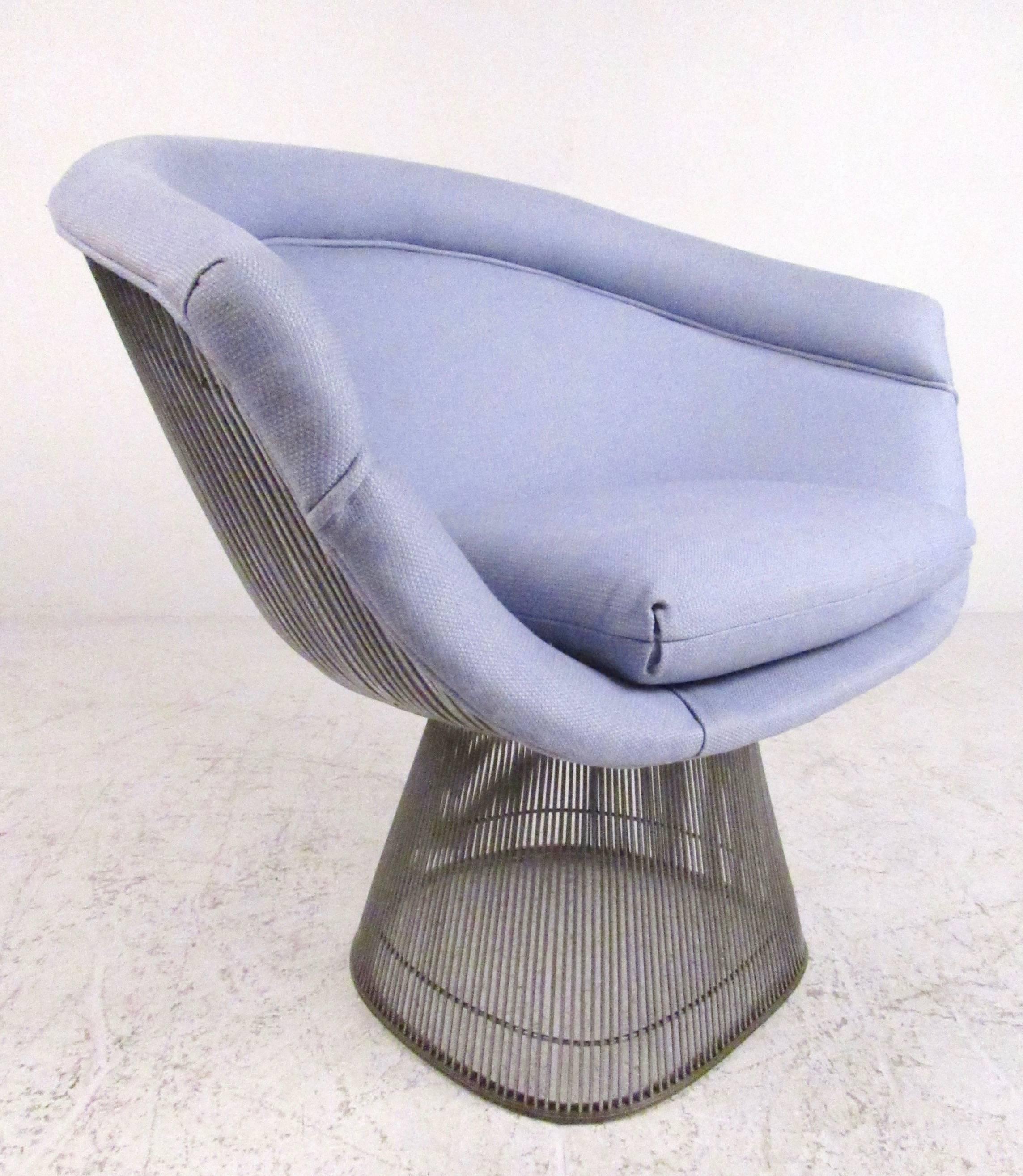 This stunning pair of sculptural lounge chairs feature the iconic Mid-Century design of Warren Platner. Unique spoked pedestal base compliments upholstered rounded back seats, which have been well cushioned to make for comfortable impressive seating