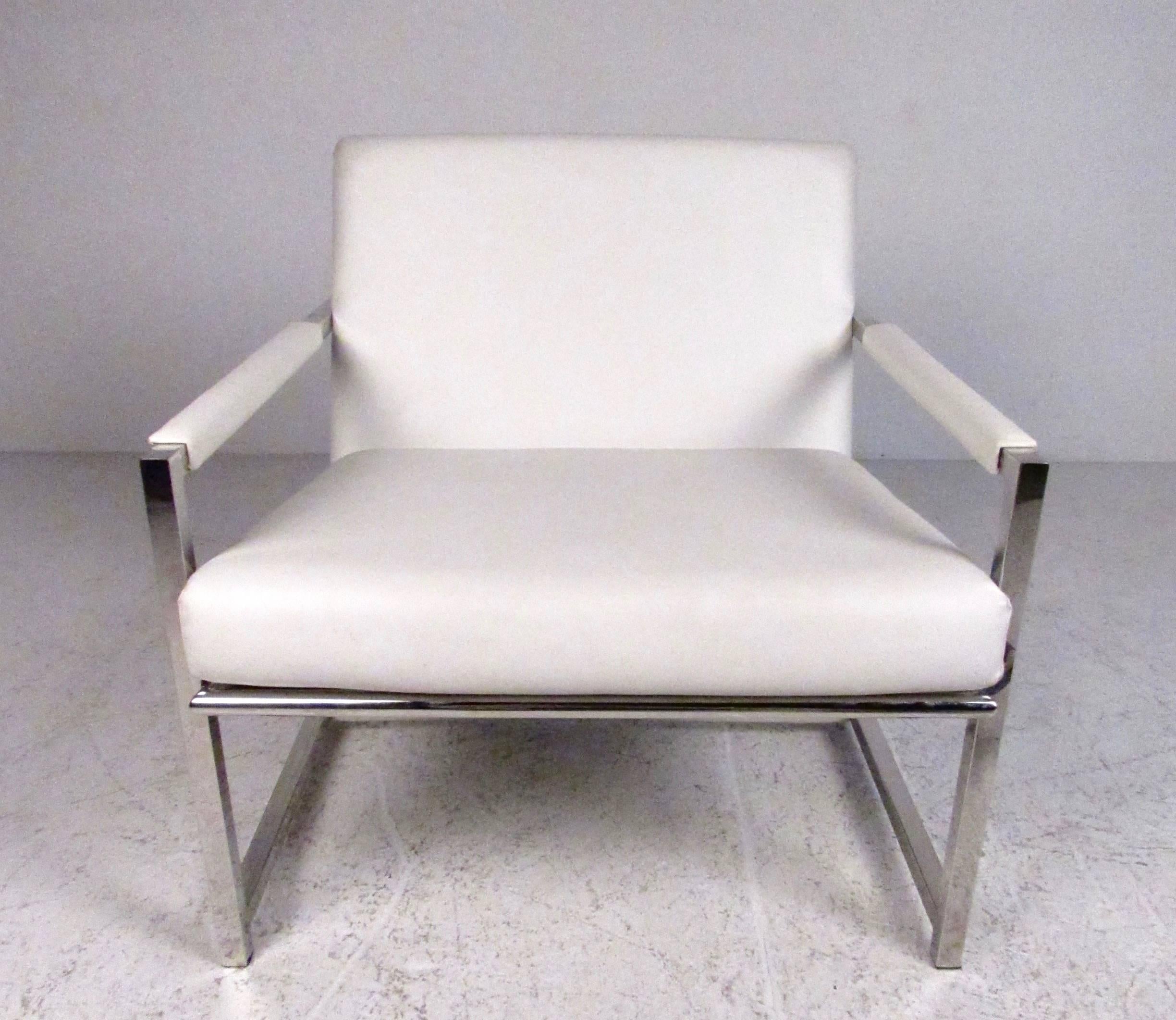 20th Century Pair of Stylish Modern Club Chairs For Sale