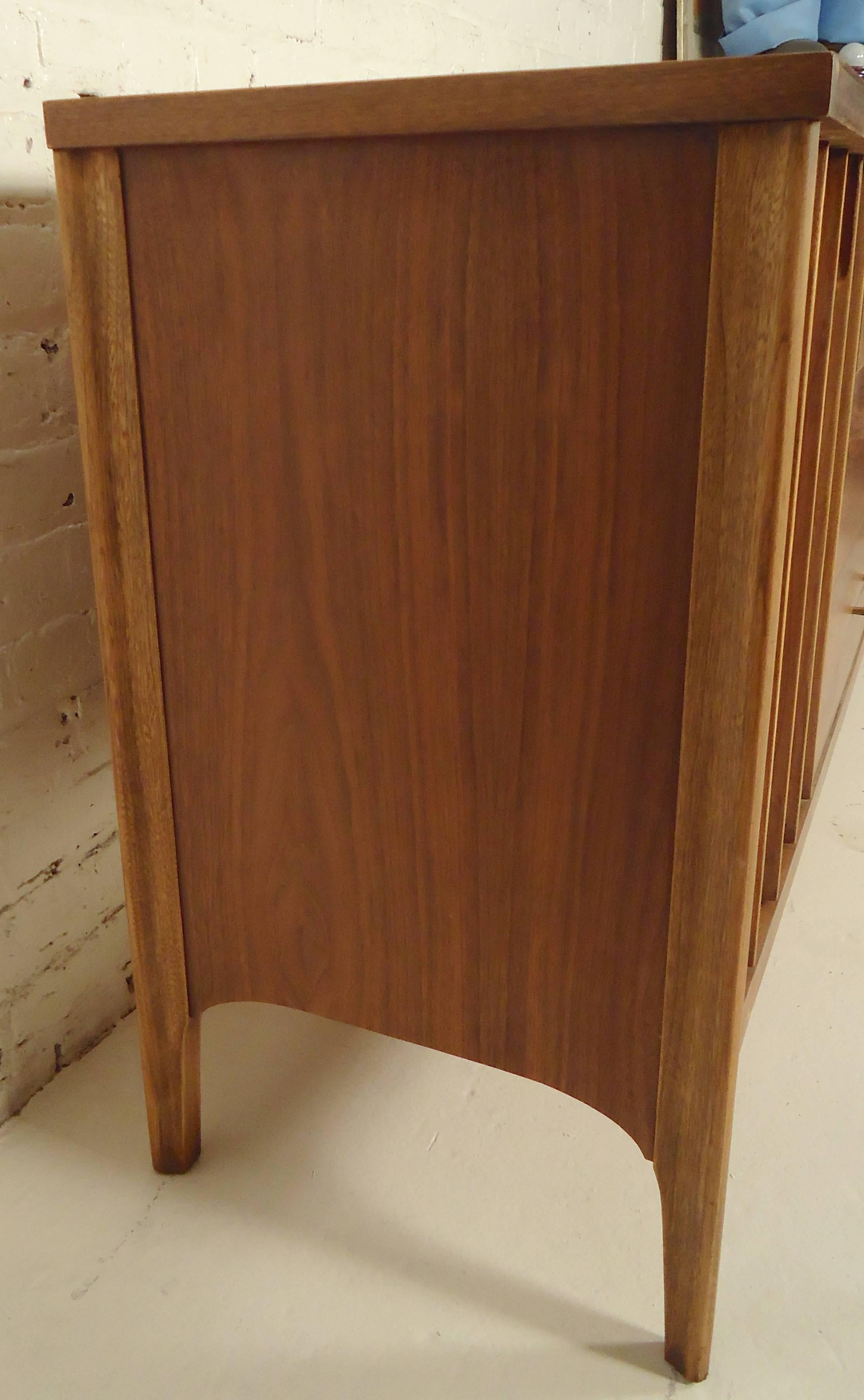 Mid-Century Modern American Dresser In Good Condition In Brooklyn, NY