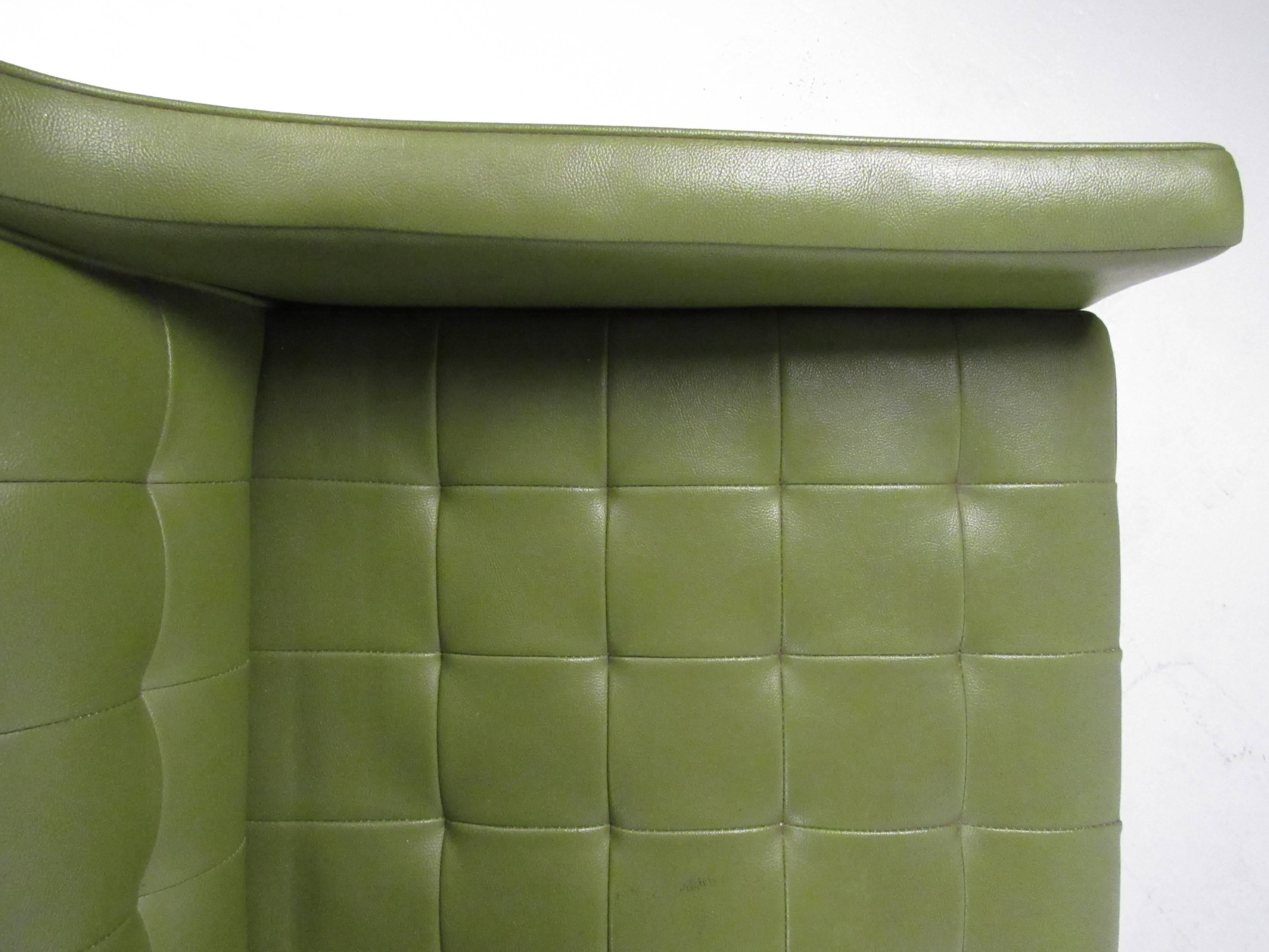 Stylish Vintage Modern Sofa in Tufted Green Vinyl In Good Condition In Brooklyn, NY