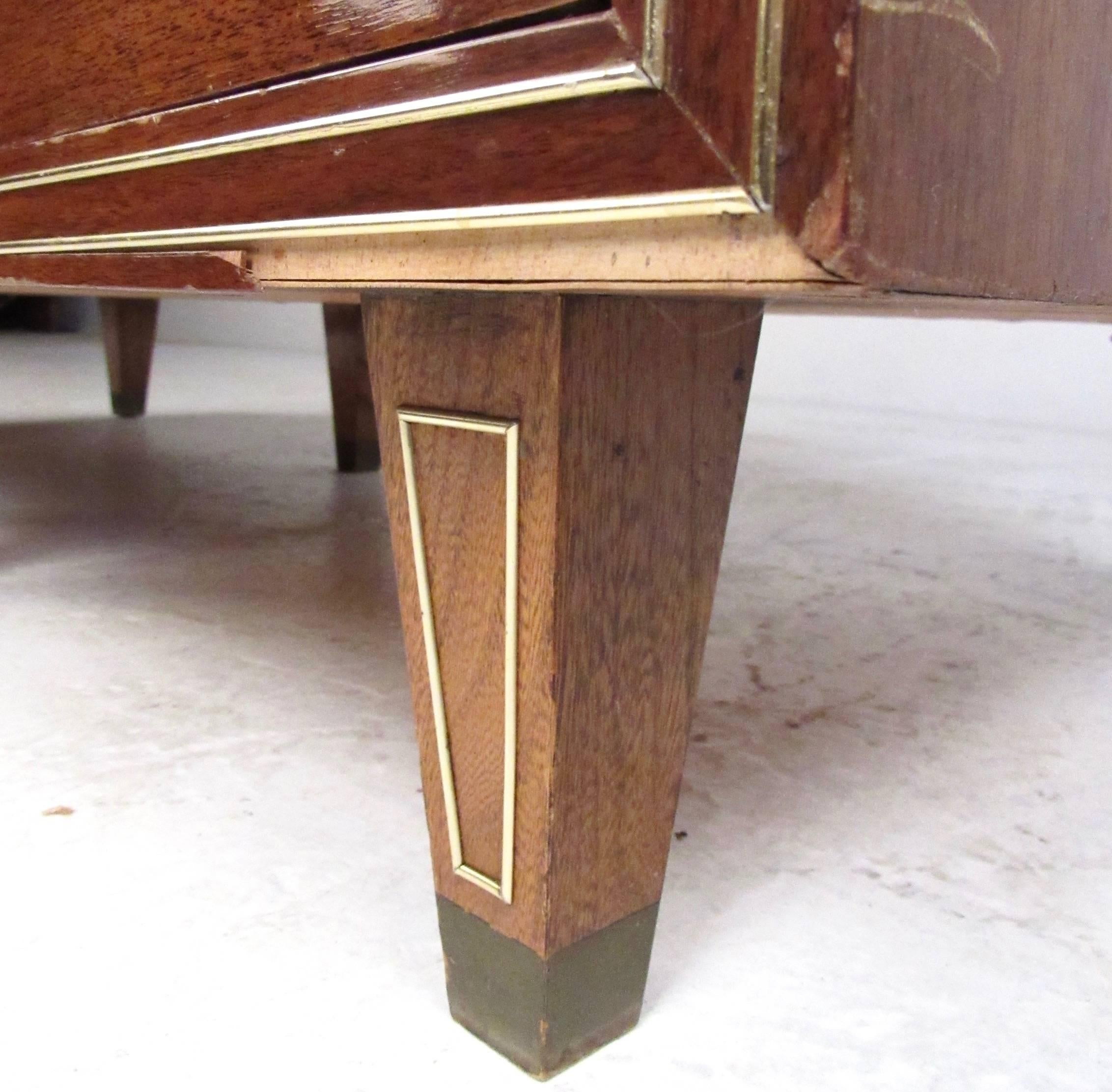 Inlay Pair of Vintage Walnut Nightstands by The Pennsylvania Furniture Co.