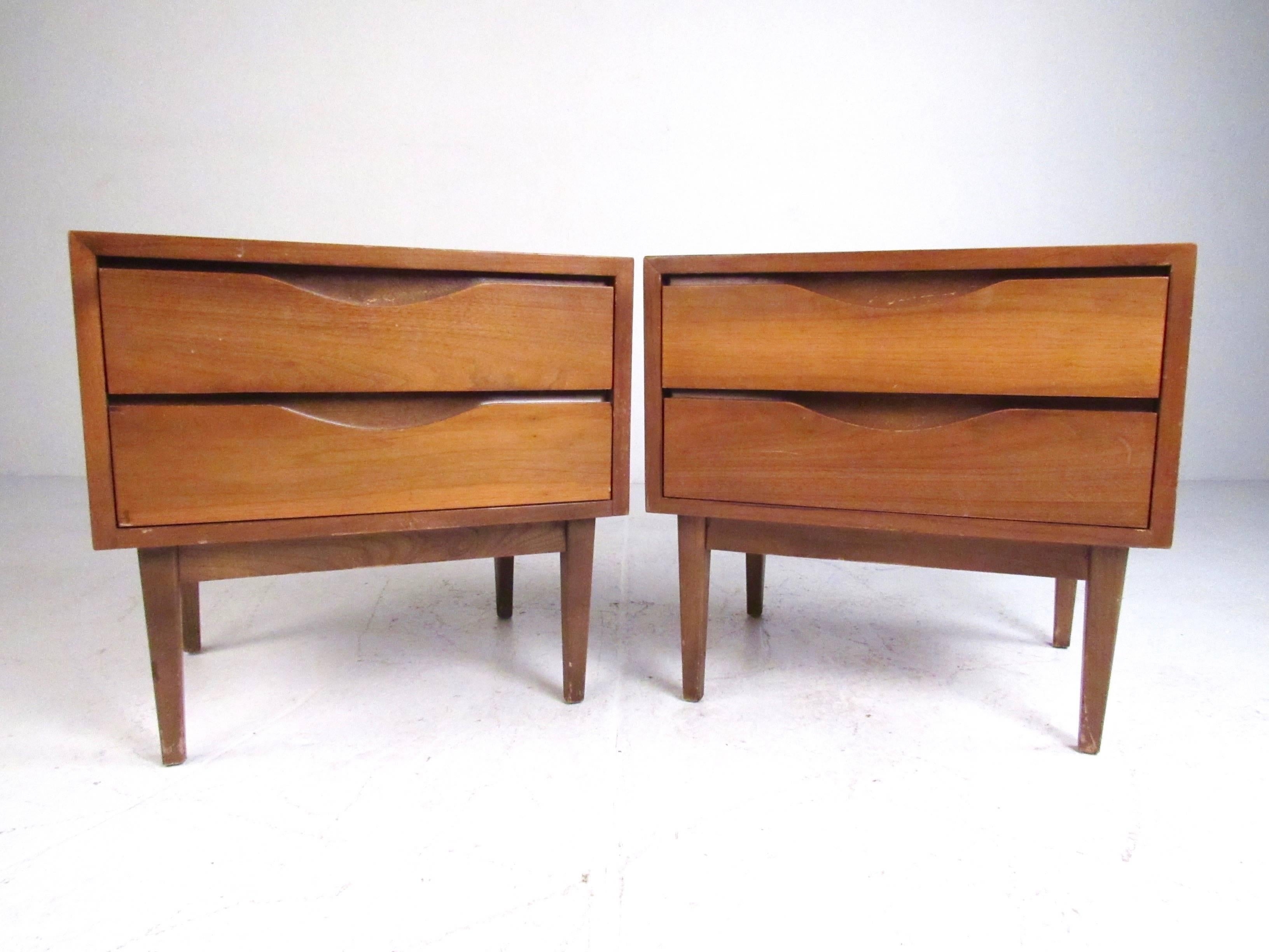 This vintage modern pair of walnut nightstands make a stylish retro addition to any bedroom. Perfect height for bedside storage, but two spacious drawers offer plenty of space for any interior setting. Please confirm item location (NY or NJ).
   