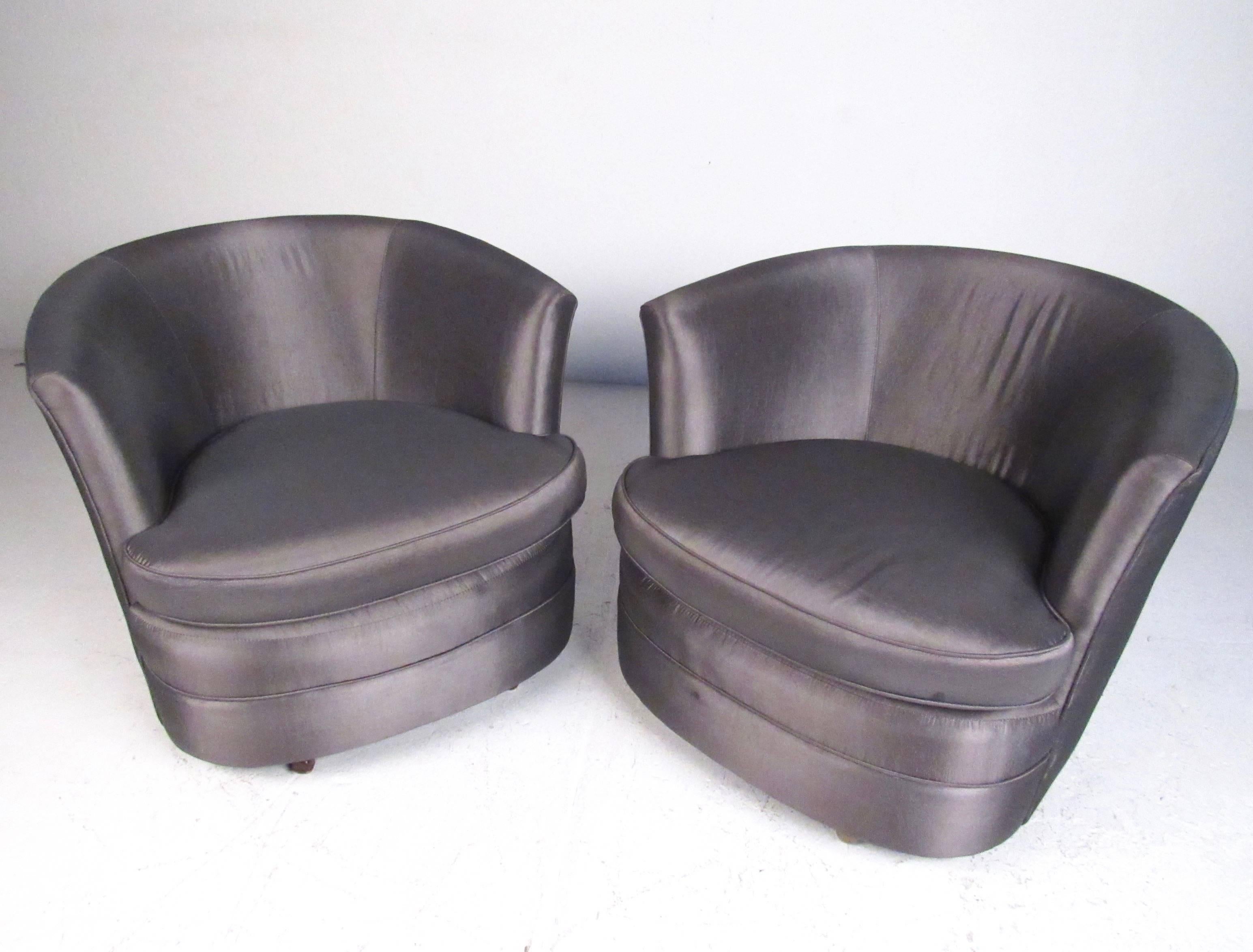 Pair of Vintage Modern Barrel Back Swivel Club Chairs In Good Condition For Sale In Brooklyn, NY