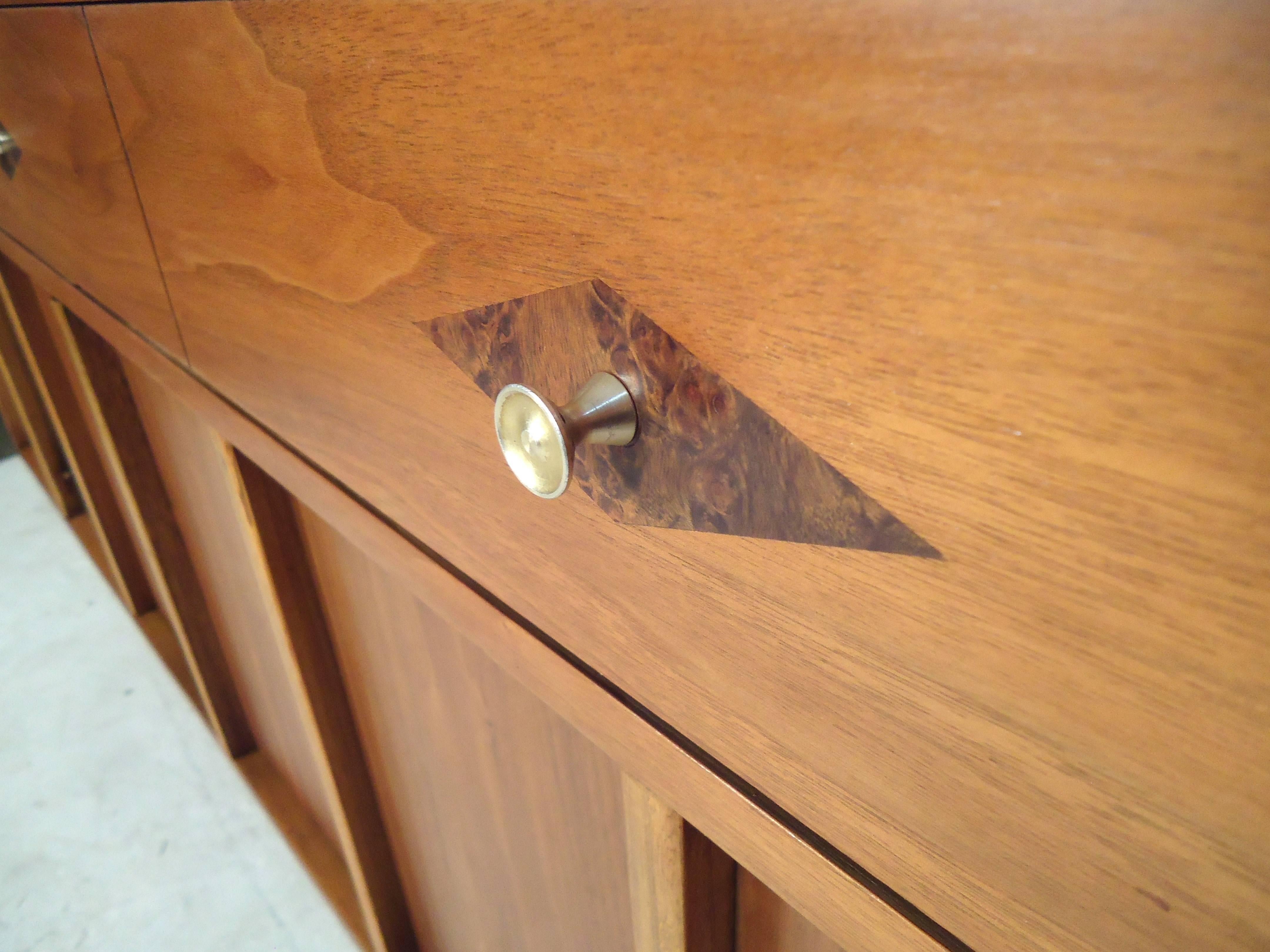 Mid-Century Modern Long Sideboard In Good Condition In Brooklyn, NY