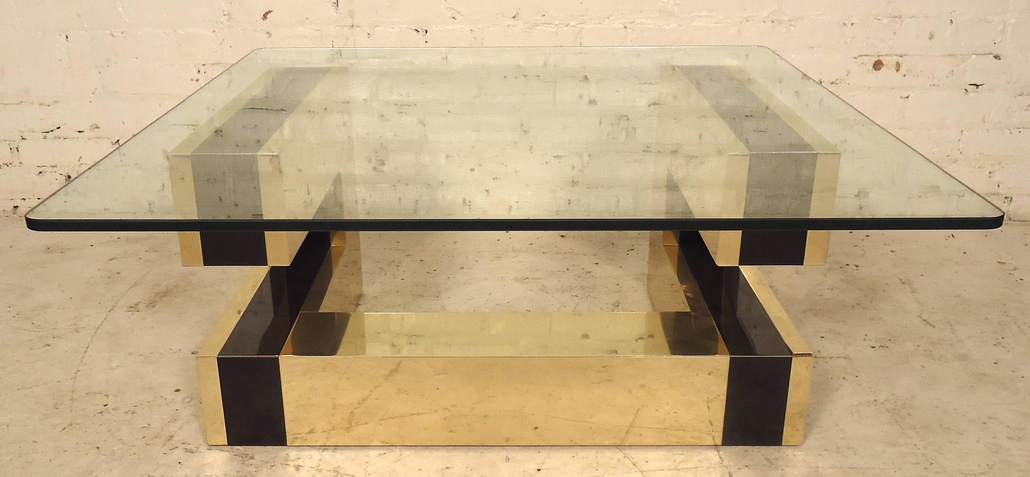 Glass top table with Paul Evans style cantilever base. Brass plated with black accenting stripes. Thick rectangle glass.

(Please confirm item location, NY or NJ, with dealer).
 