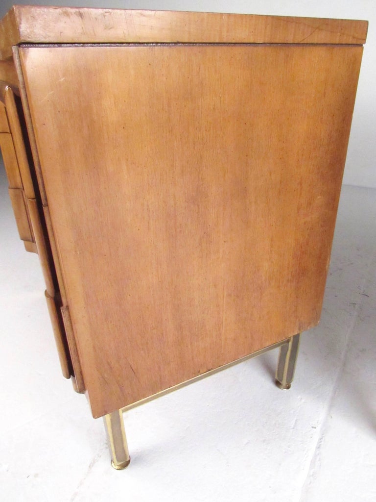 Pair of Vintage Modern Burl Wood Nightstands at 1stDibs