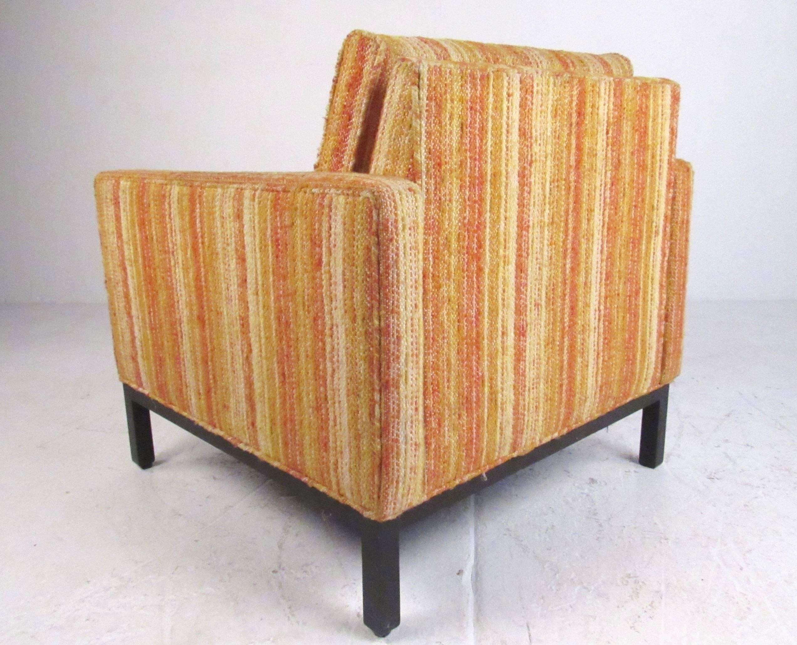 Mid-Century Modern Pair of Vintage Modern Club Chairs with Kravet Upholstery For Sale