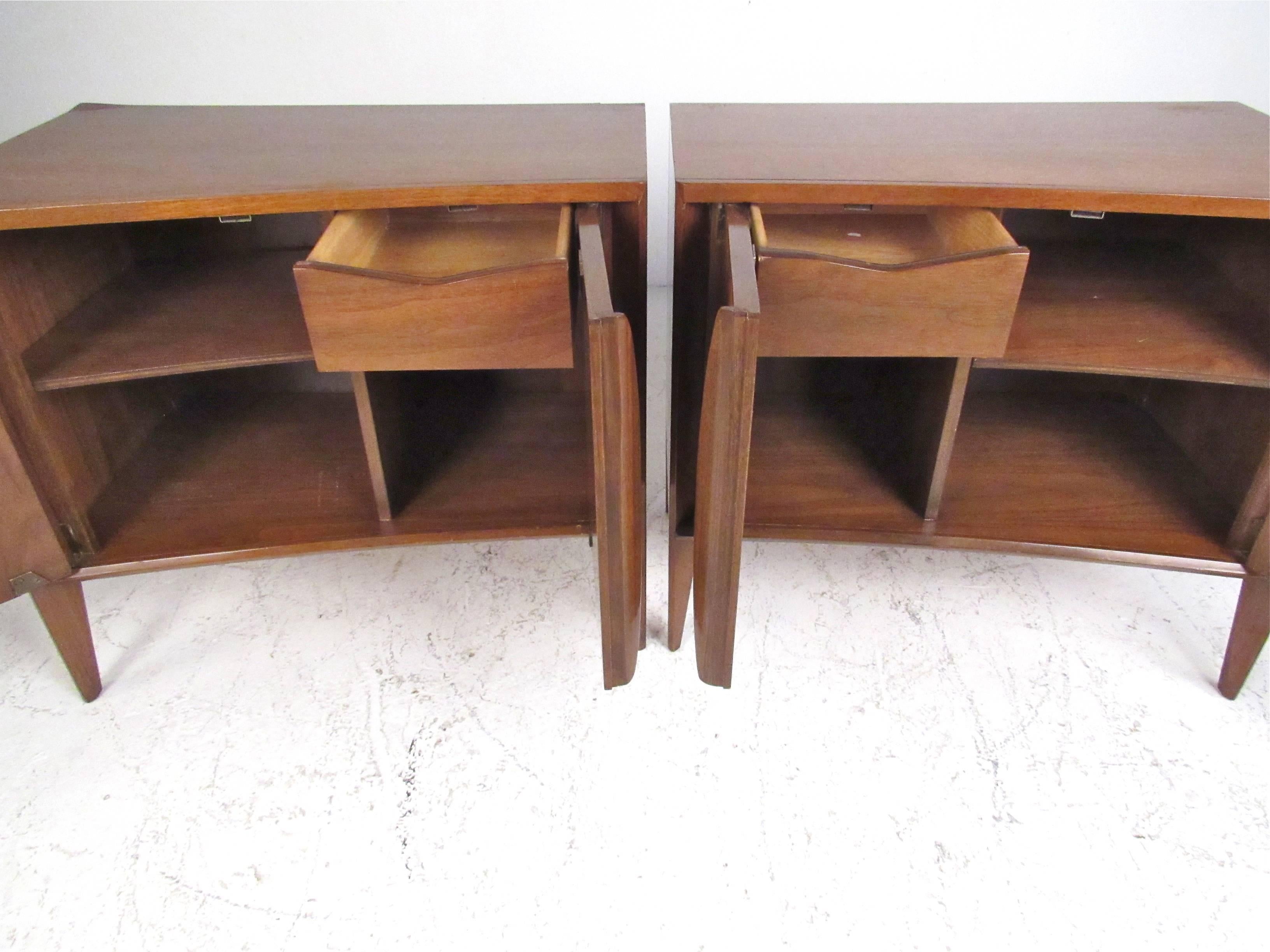 American Pair of Mid-Century Modern Sculpted Front Bedside Tables