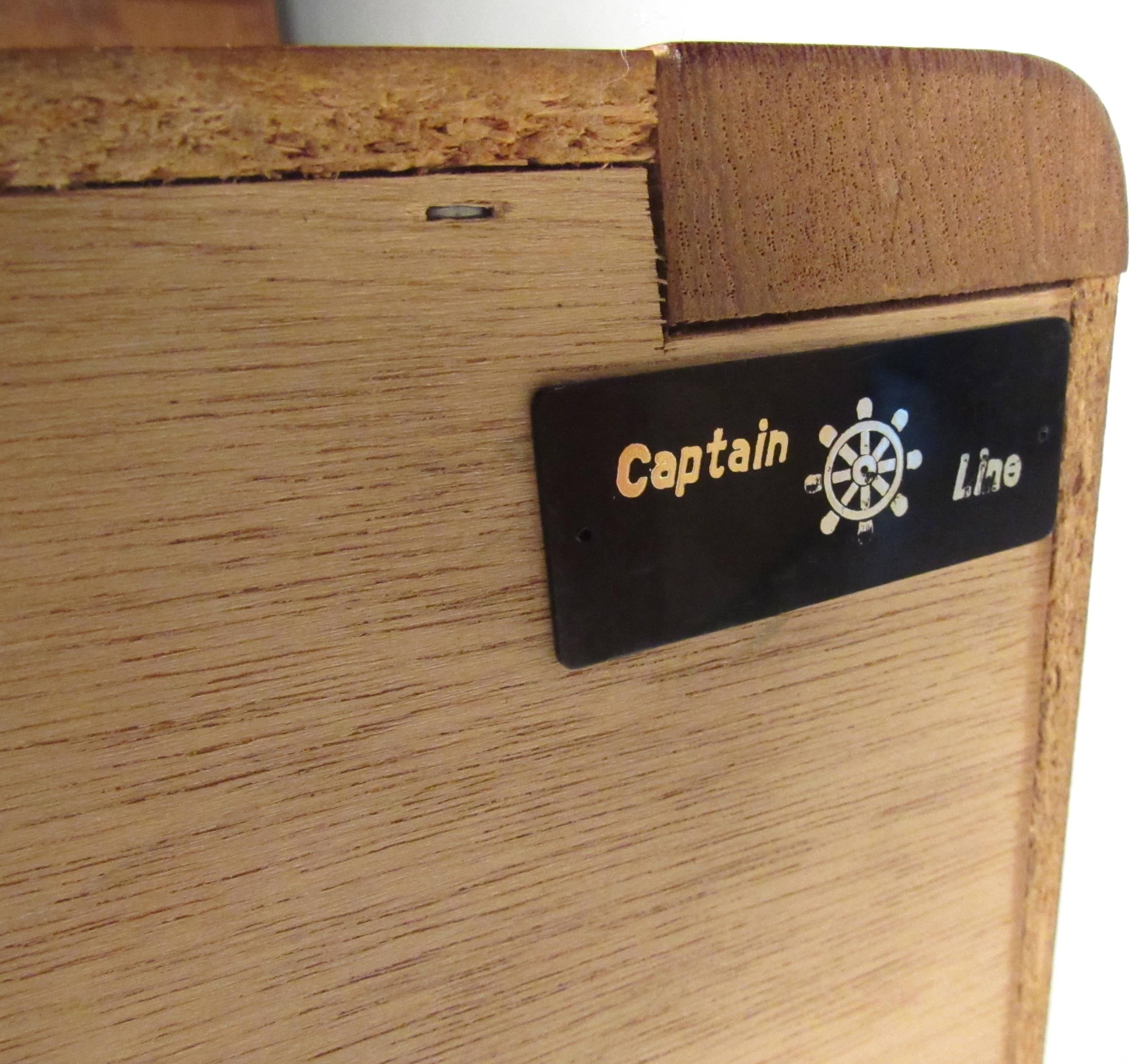 Teck Paire de commodes Captain Line mi-siècle par D-Scan en vente
