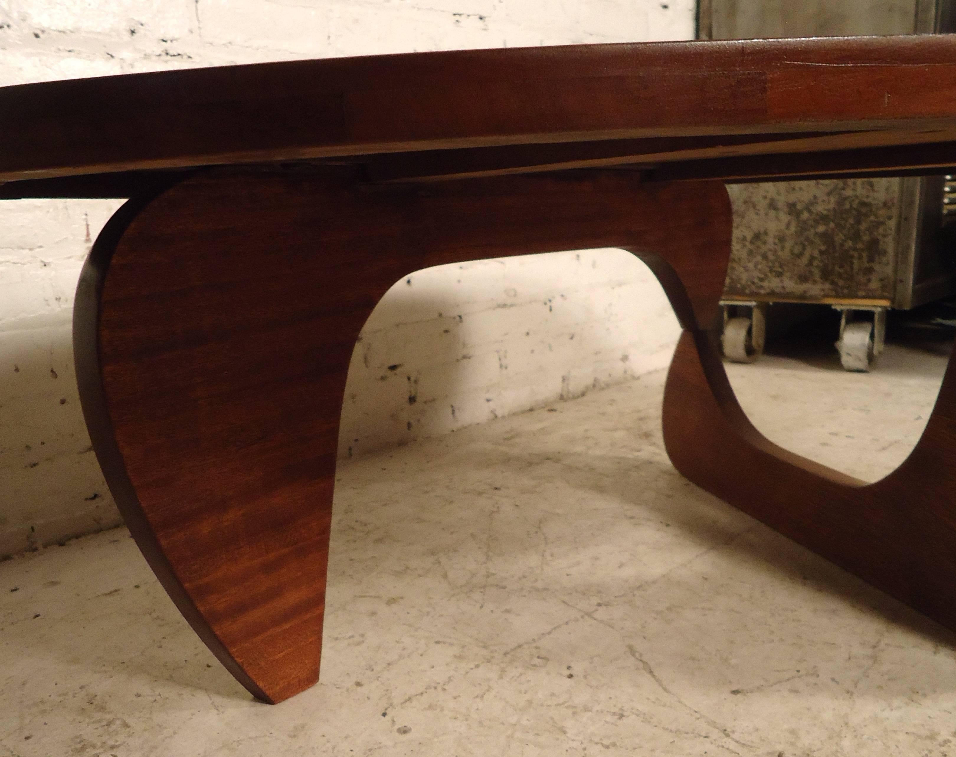 Mid-20th Century Mid-Century Modern Stylish Coffee Table