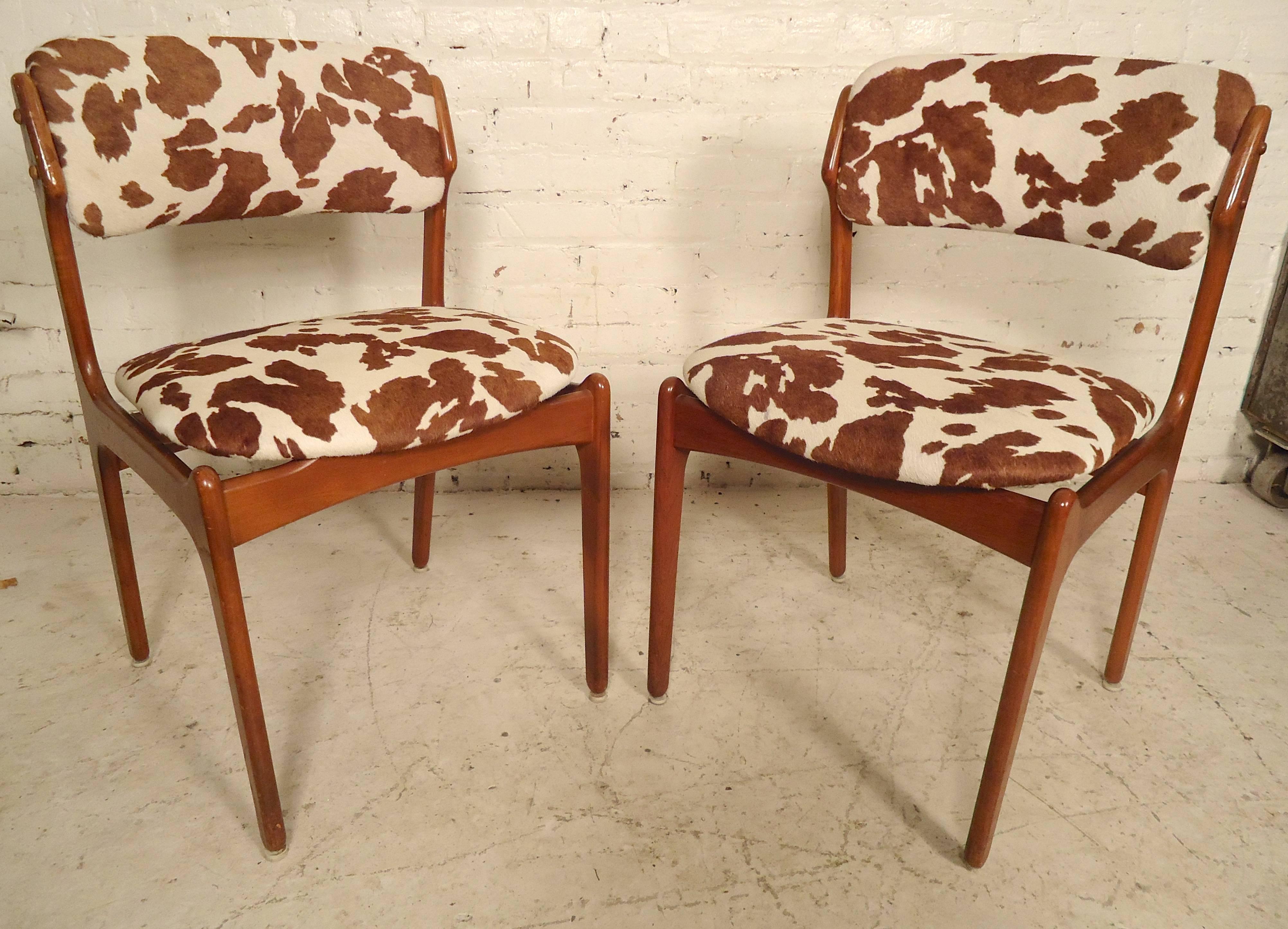 Teak dining chairs OD-49 by Erik Buch for O.D. Møbler, recovered with handsome cowhide fabric. Attractive sculpted teak frames with a floating seat design.

(Please confirm item location - NY or NJ - with dealer).
 