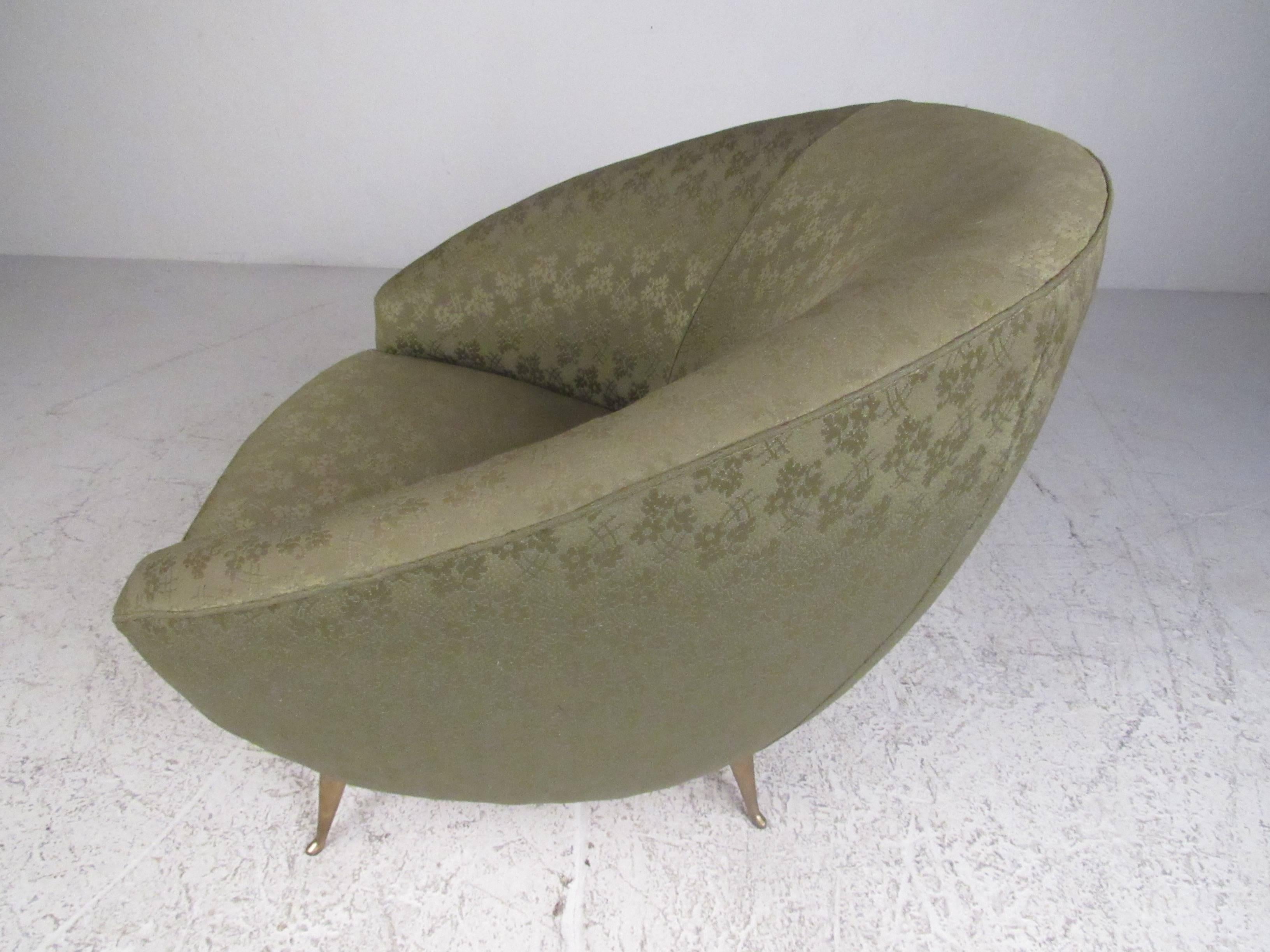 Mid-20th Century Elegant Pair of Italian Modern Lounge Chairs in the Style of Ico Parisi For Sale