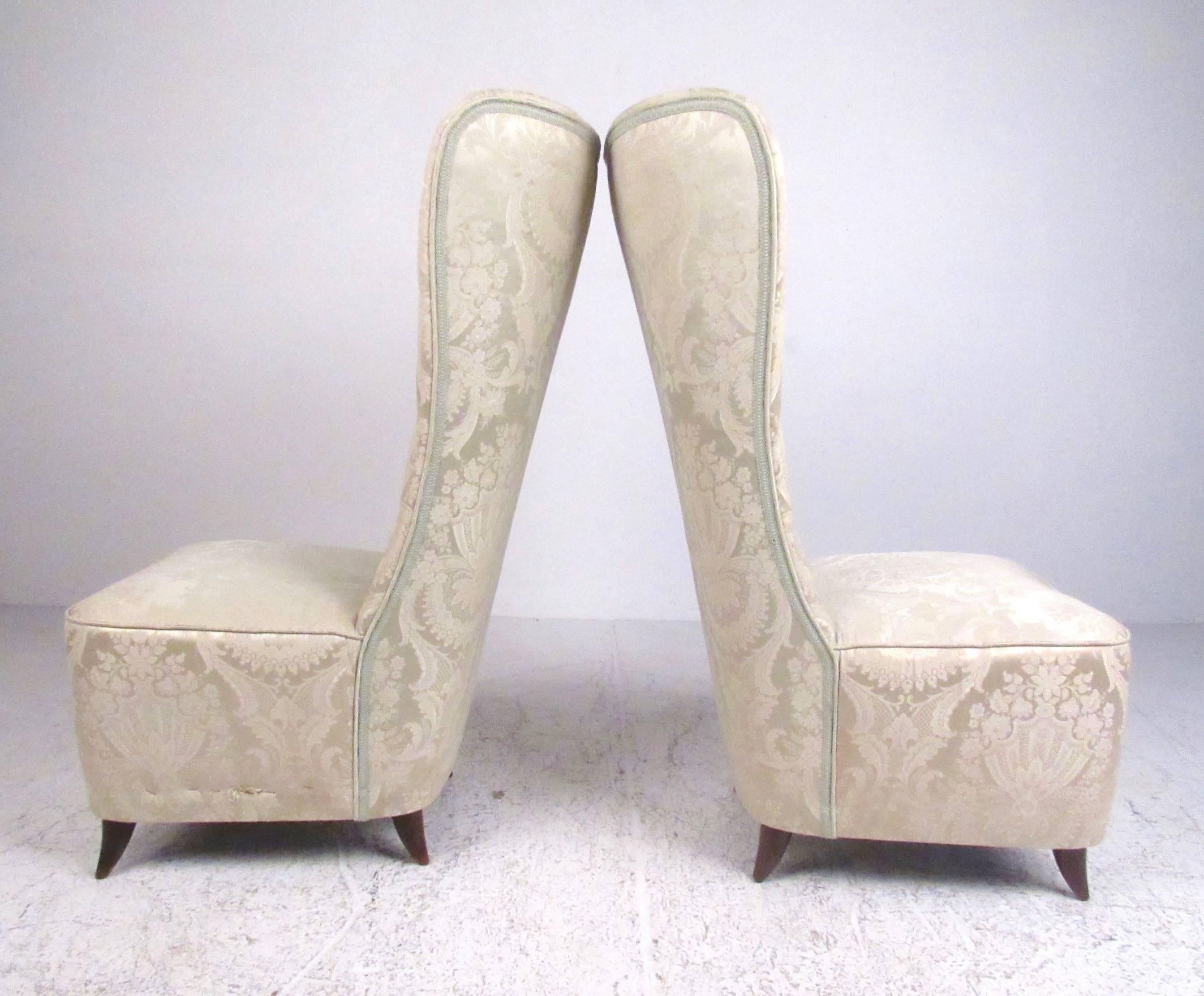 Mid-Century Modern Pair of Italian Modern Slipper Chairs in the Style of Paolo Buffa