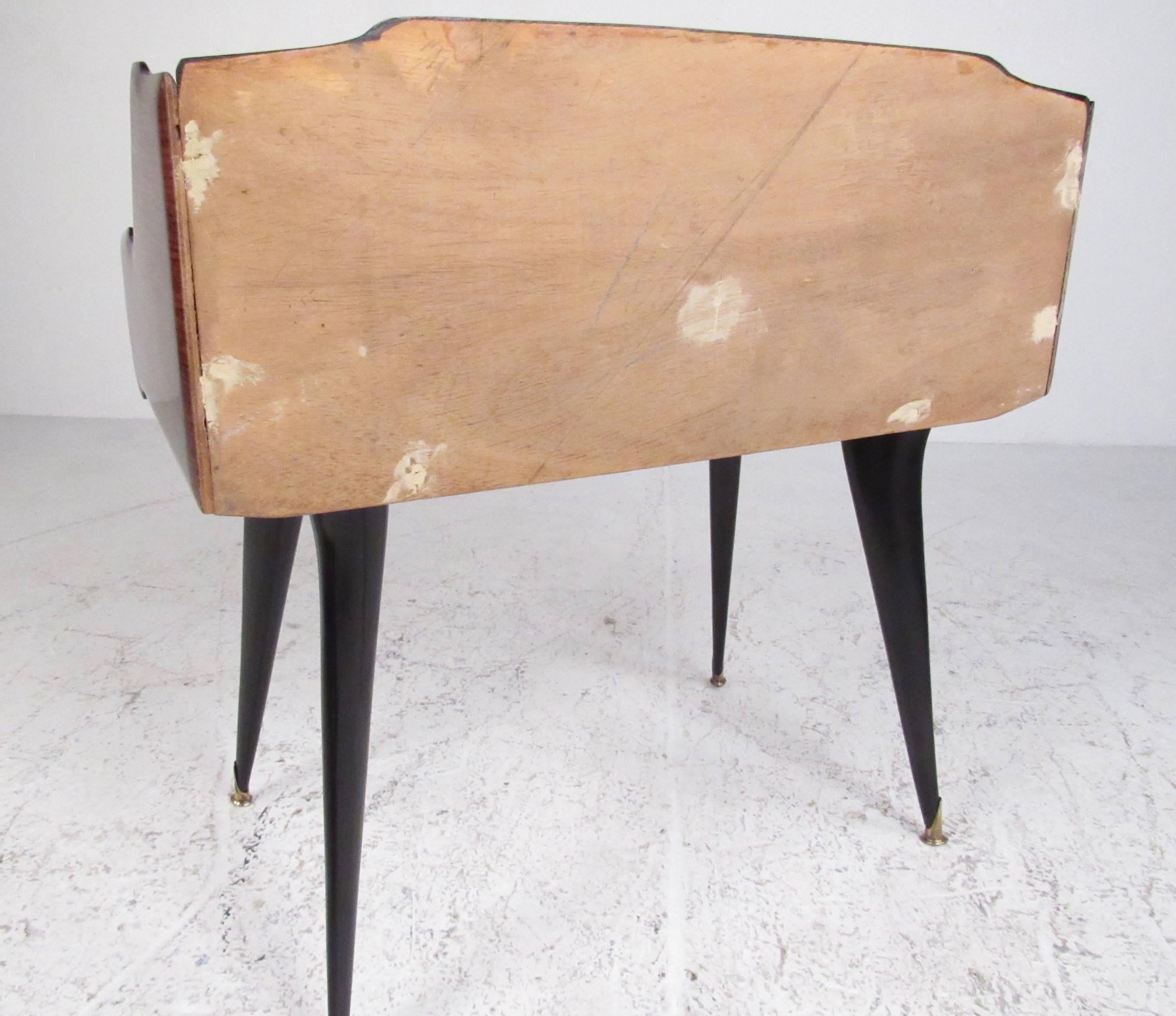 Mid-20th Century Pair Italian Modern End Tables by Paolo Buffa For Sale