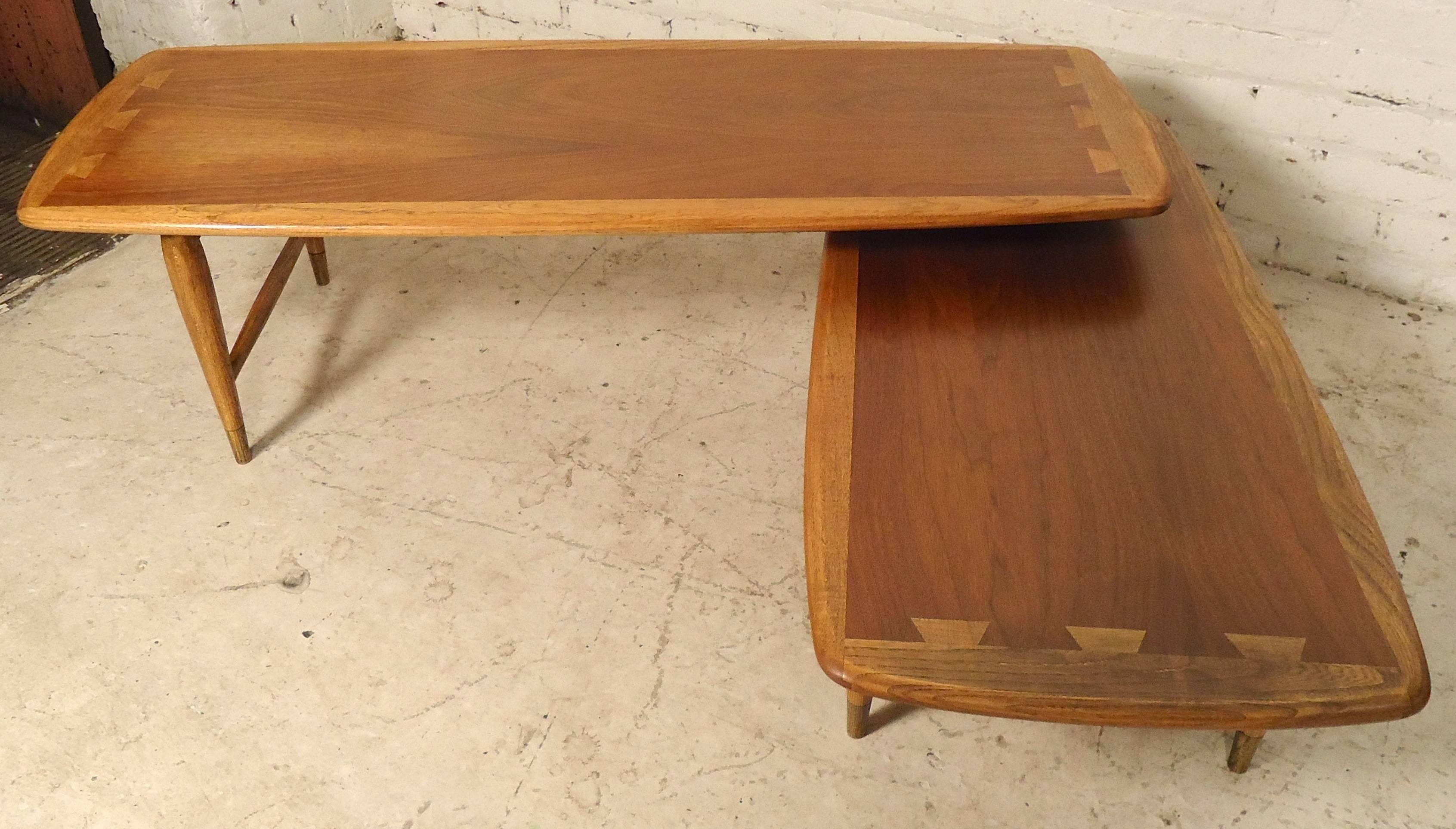 lane boomerang table