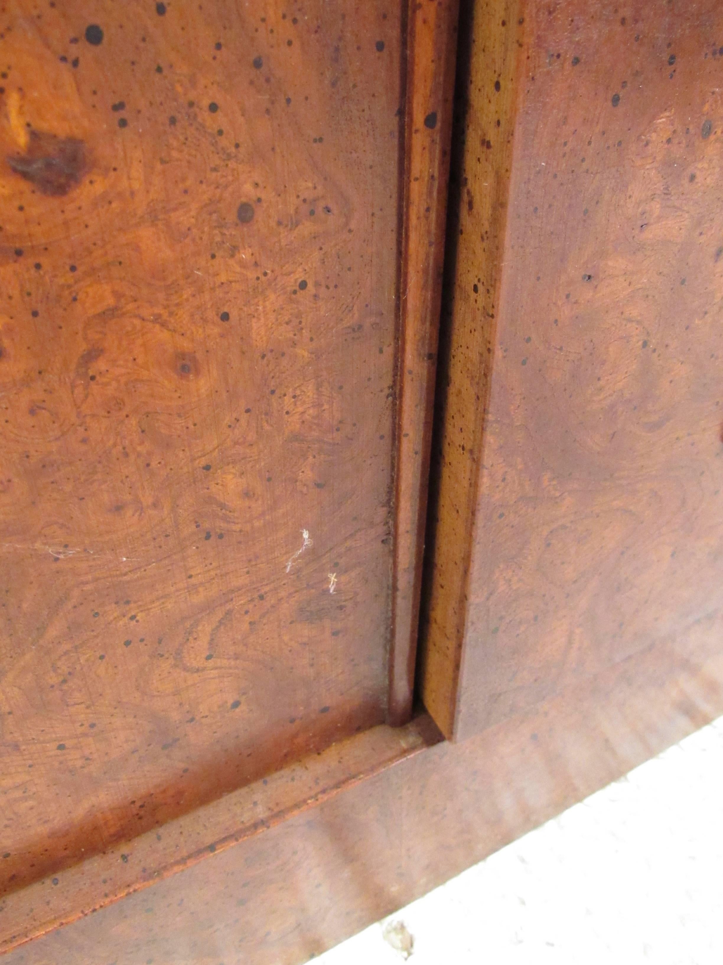 Mid-Century Modern Mastercraft Style Burl Wood Cabinet In Good Condition In Brooklyn, NY