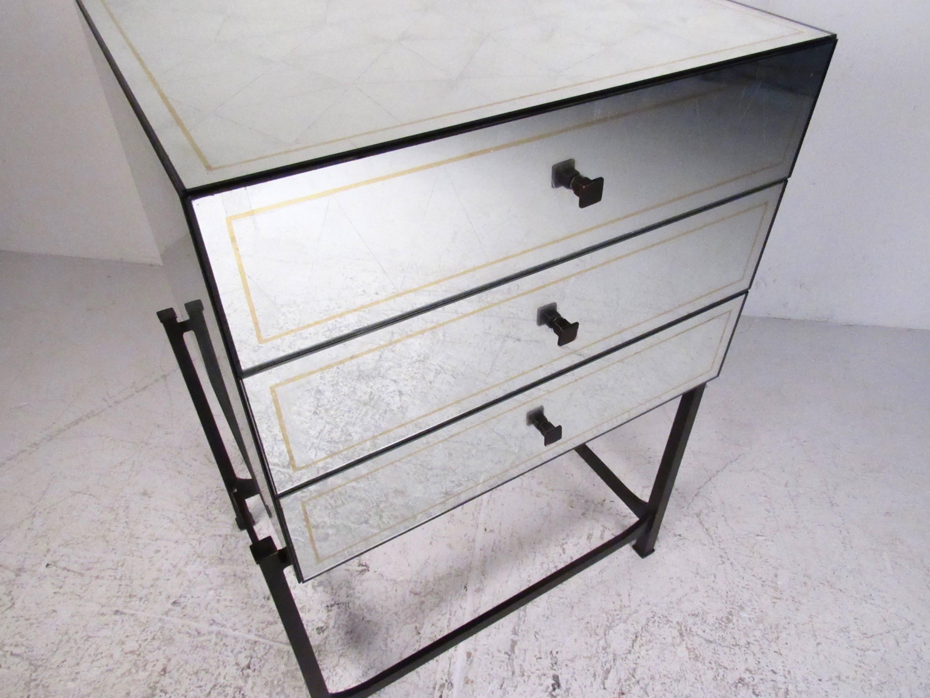 Contemporary Modern Mirrored Chest of Drawers In Good Condition In Brooklyn, NY