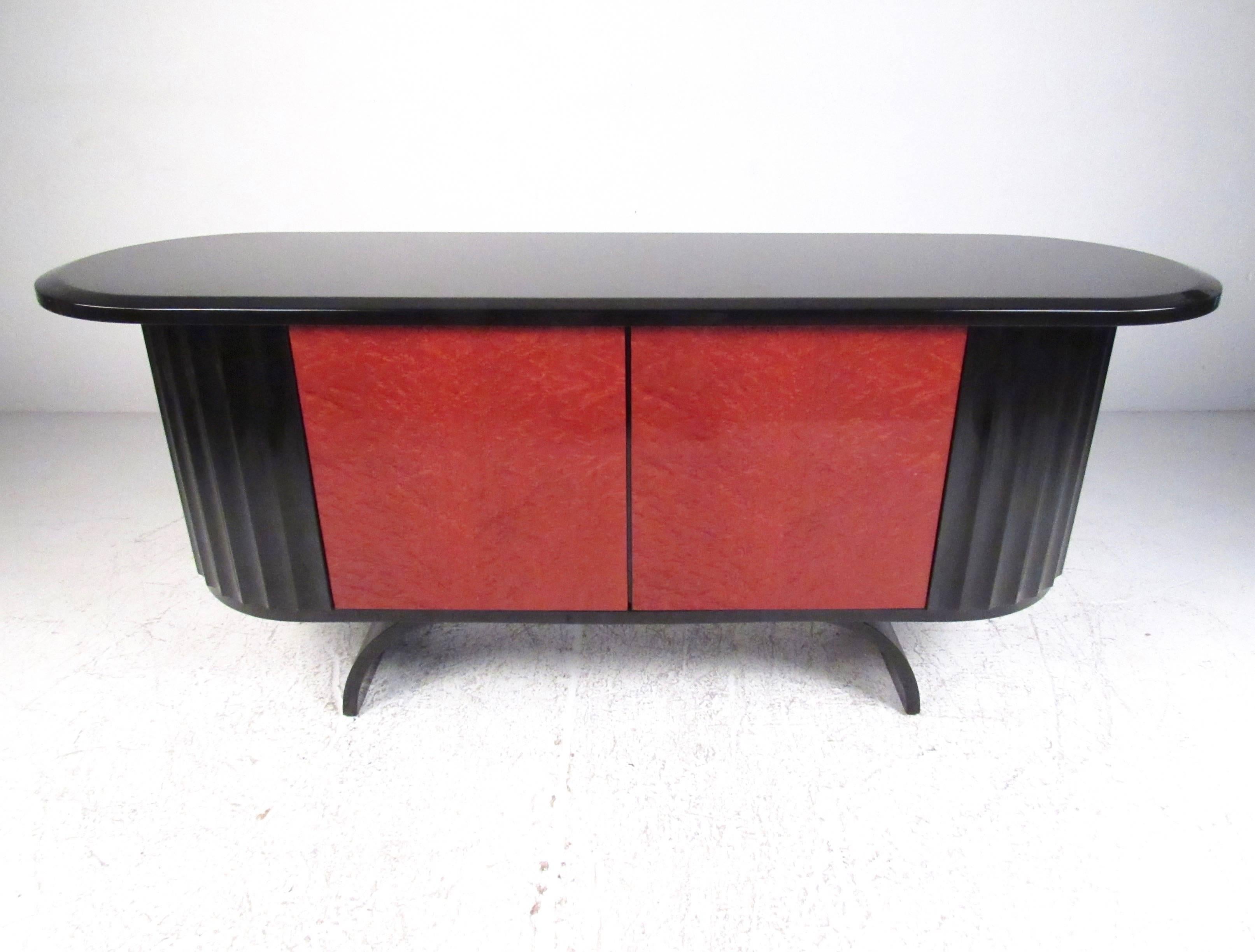 Modern Art Deco Lacquered Credenza In Good Condition In Brooklyn, NY