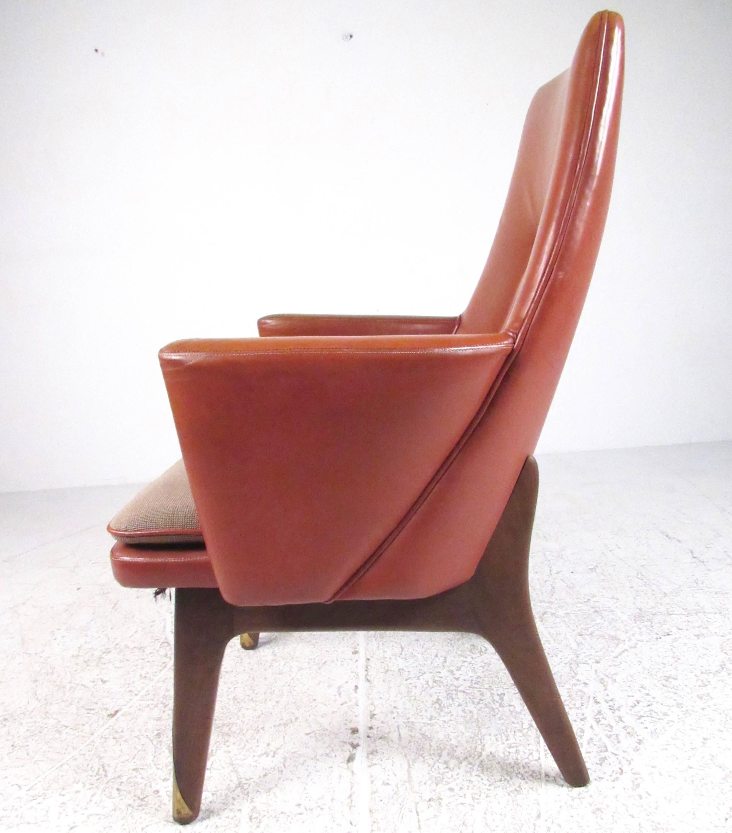 Mid-Century Modern Vintage Modern Leather Back Lounge Chair For Sale