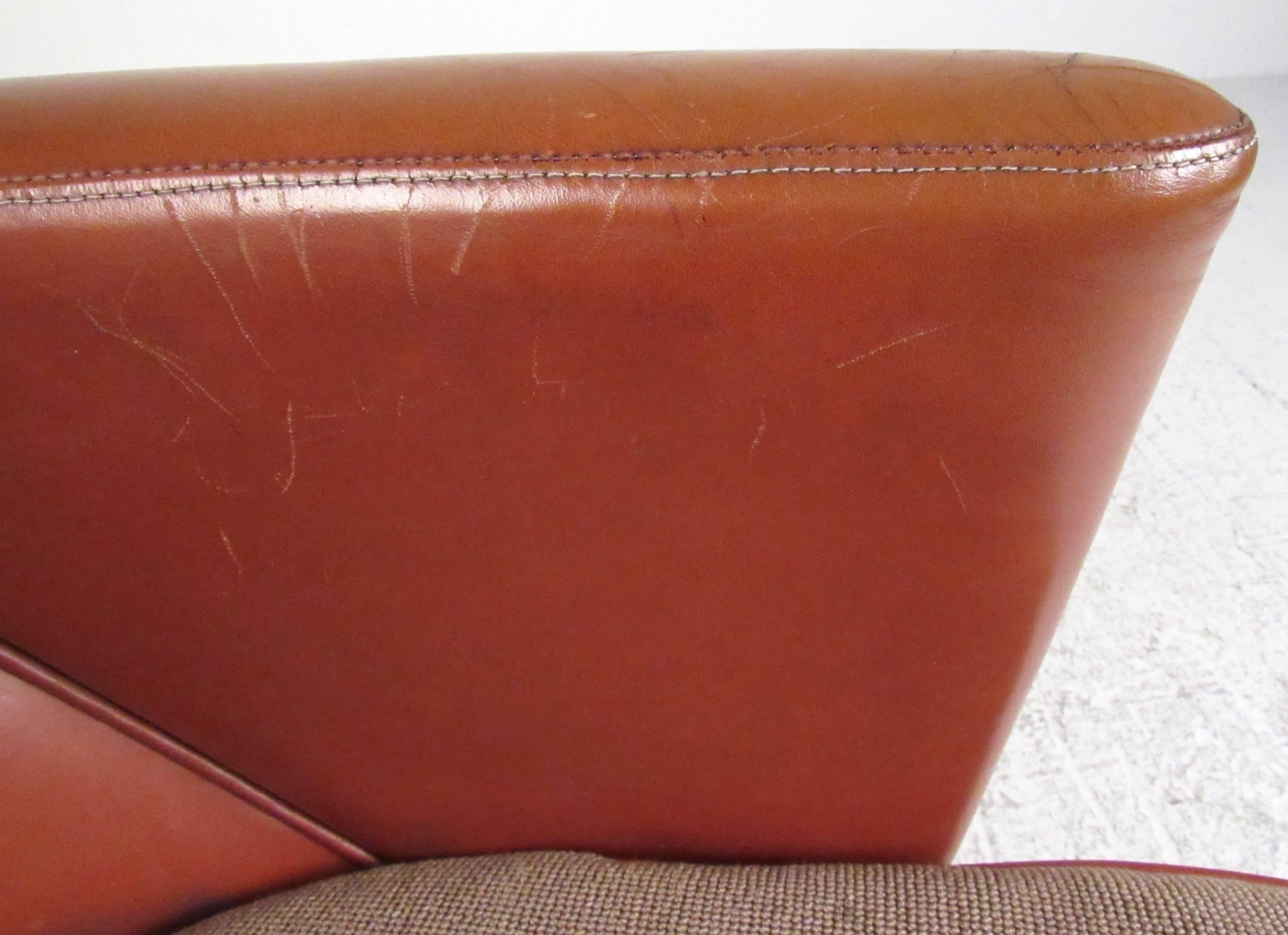 Vintage Modern Leather Back Lounge Chair For Sale 1
