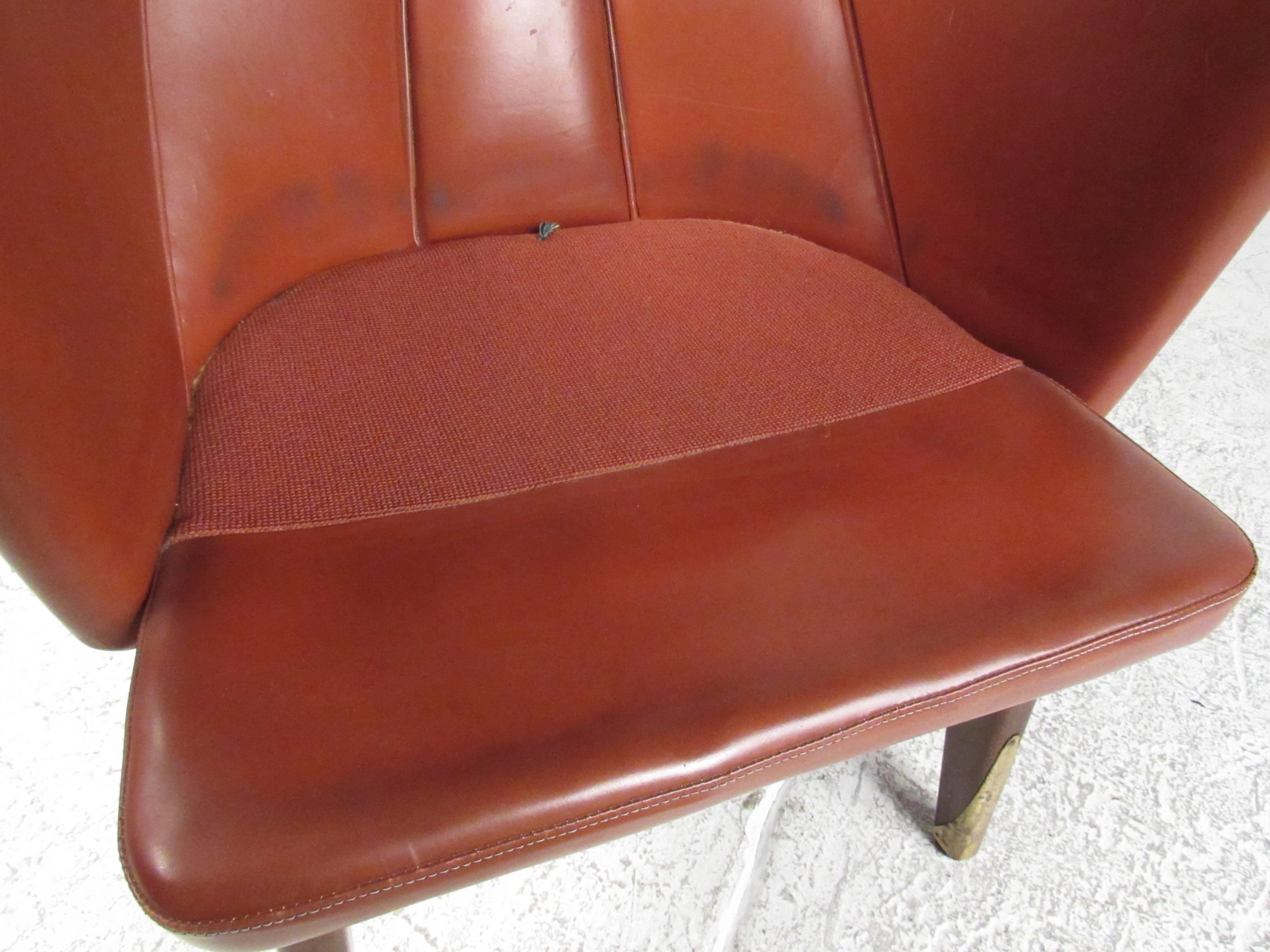 Vintage Modern Leather Back Lounge Chair For Sale 1