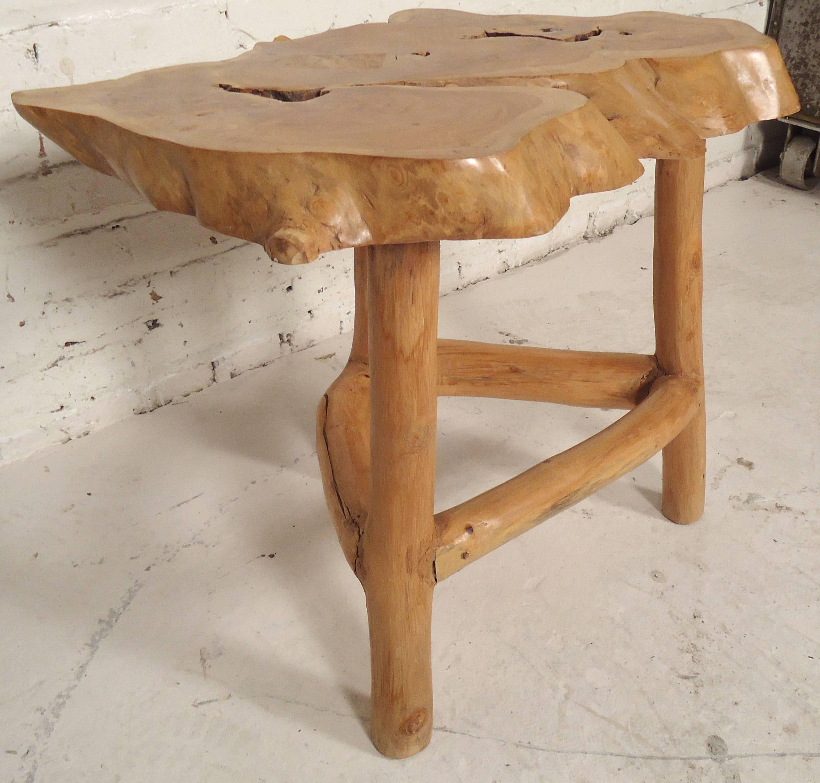 Unique side table with live edge and beautiful grain. Set on three wooden legs. Makes a fantastic plant stand.

(Please confirm item location NY or NJ with dealer).
      