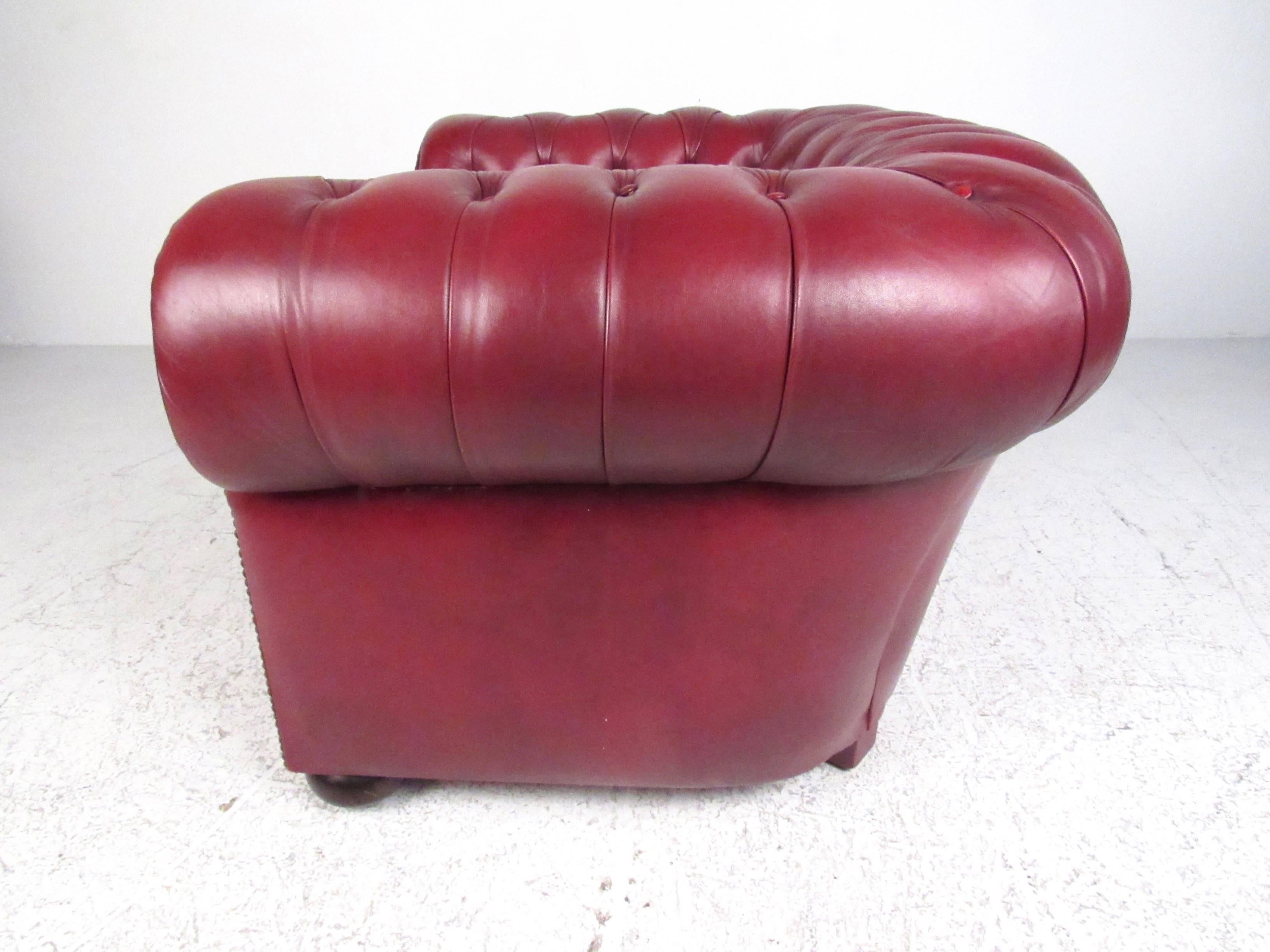 Pair of Vintage Leather Chesterfield Club Chairs In Good Condition For Sale In Brooklyn, NY