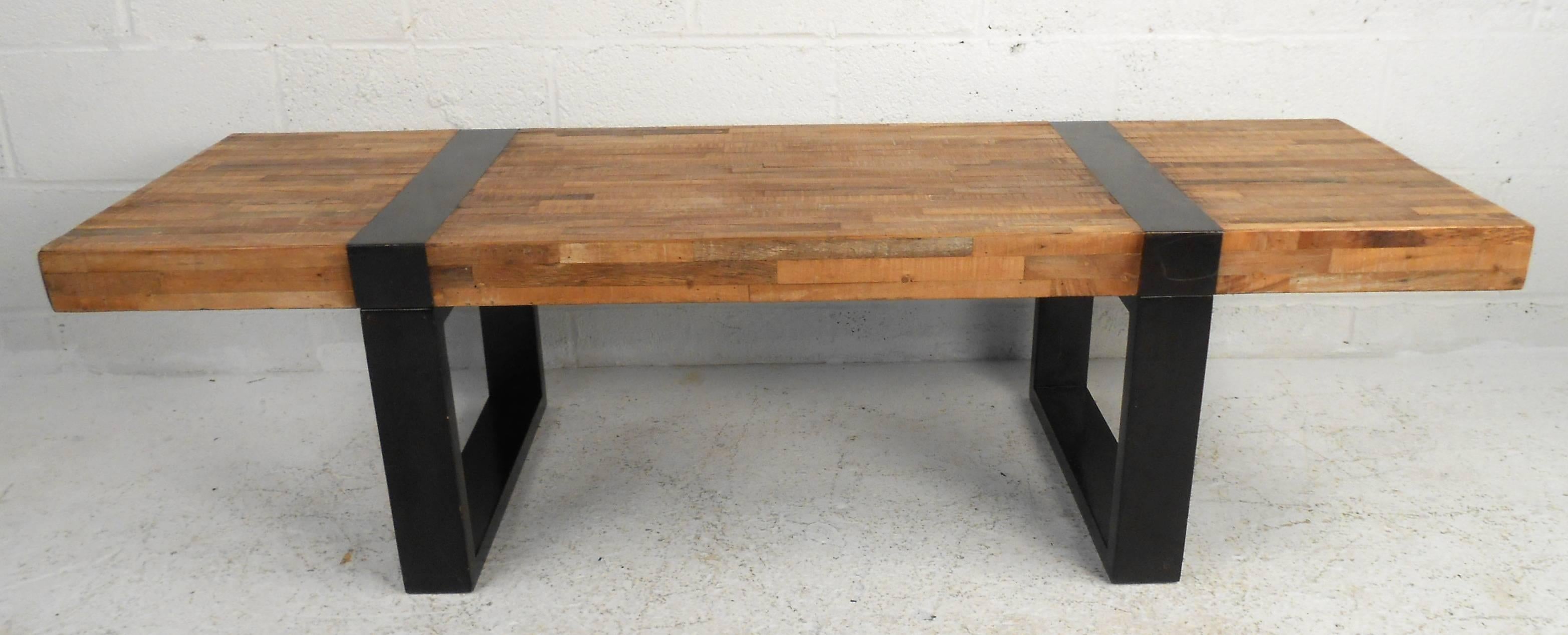This beautiful Industrial coffee table makes the perfect eye-catching addition to any modern interior. This sturdy Milo Baughman style coffee table features sled legs and a rustic appearance. This gorgeous table looks amazing as the centre piece in