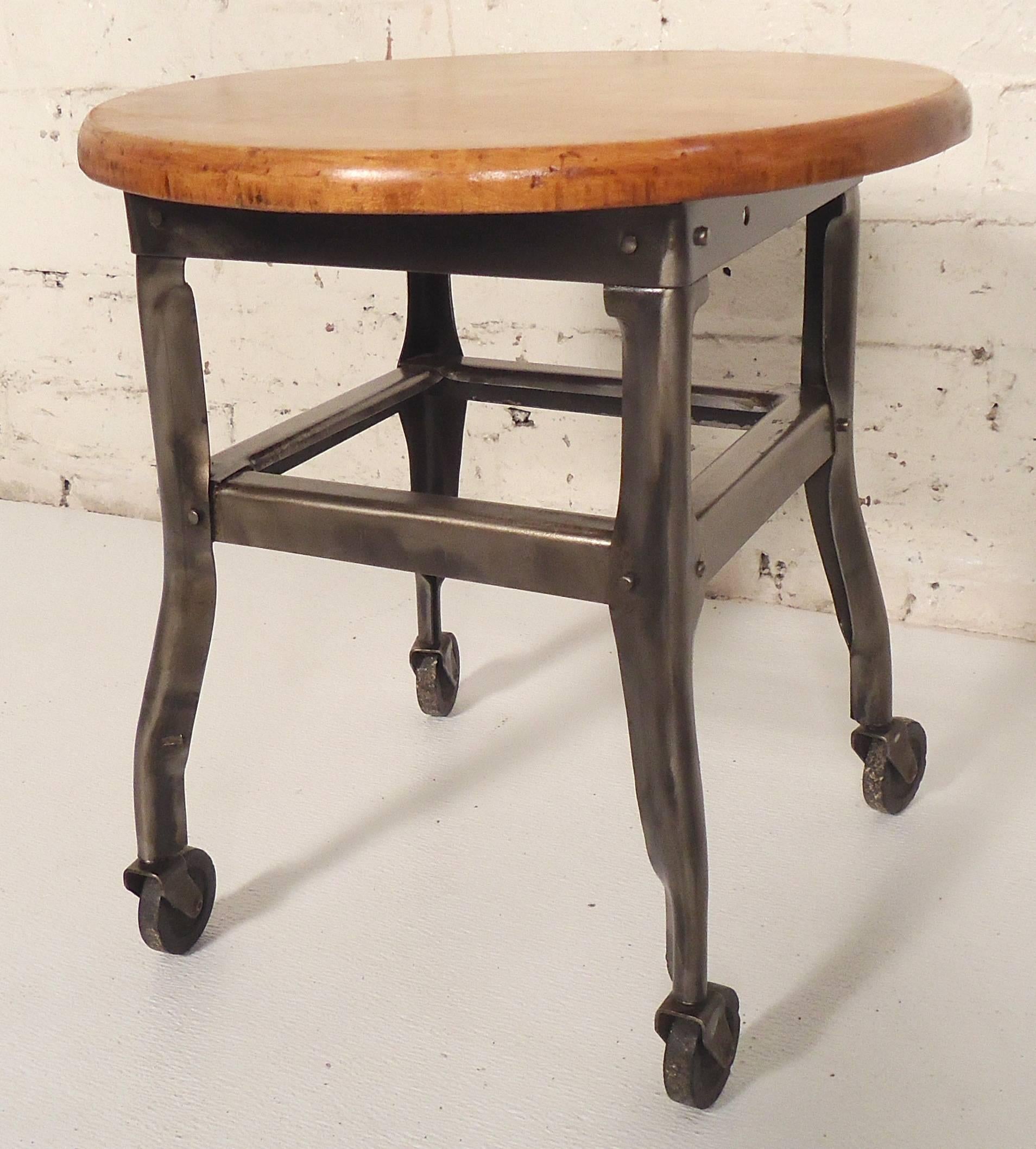 Vintage metal stool on casters with wood top. Frame and top have been restored.

(Please confirm item location, NY or NJ, with dealer).
 