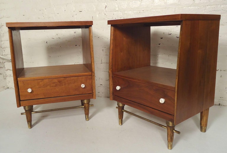 MidCentury Modern Bedside Tables at 1stDibs