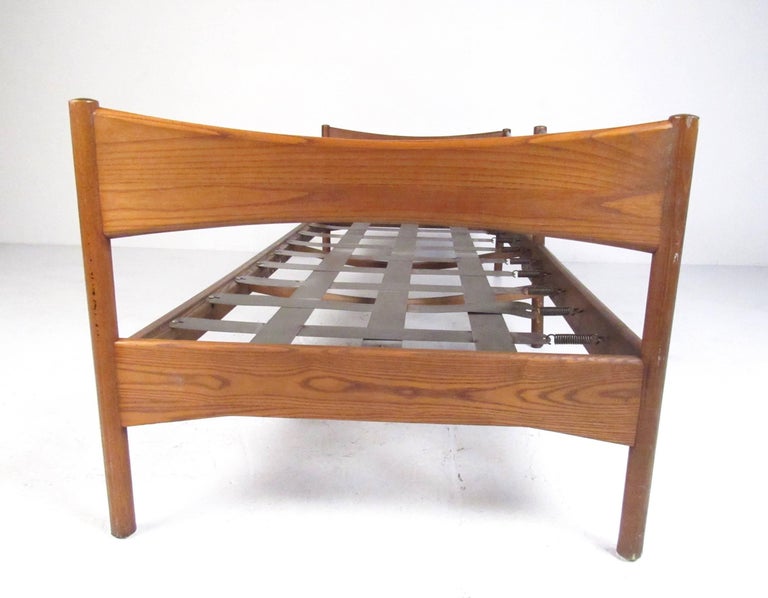 Vintage Modern Oak Daybed at 1stdibs