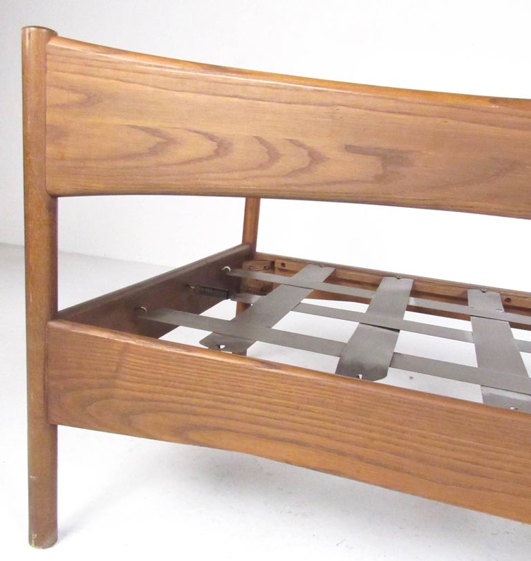 Vintage Modern Oak Daybed at 1stdibs