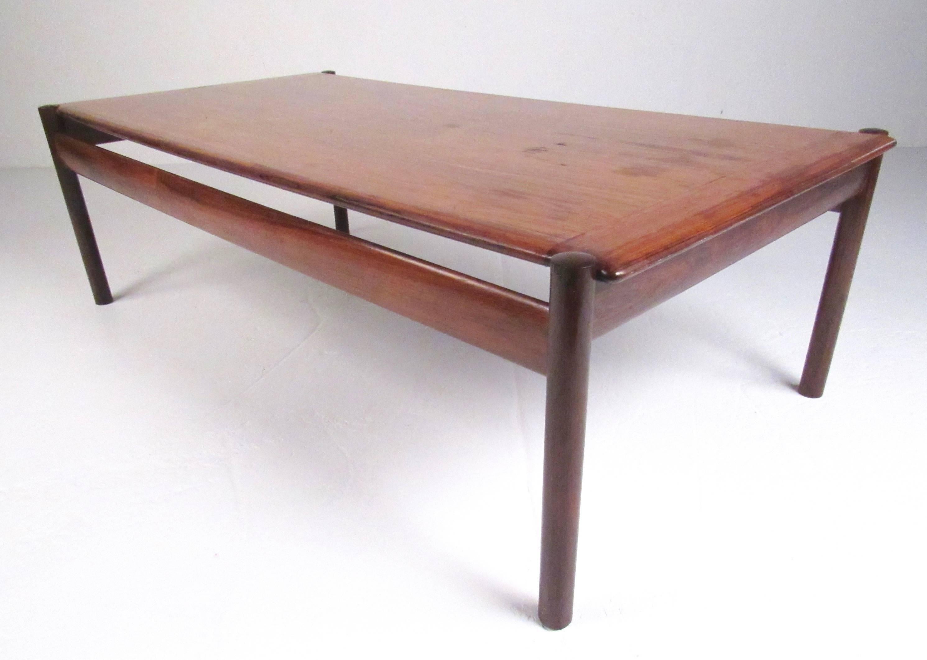 Mid-Century Modern Rosewood Coffee Table by Sven Ivar Dysthe In Good Condition In Brooklyn, NY
