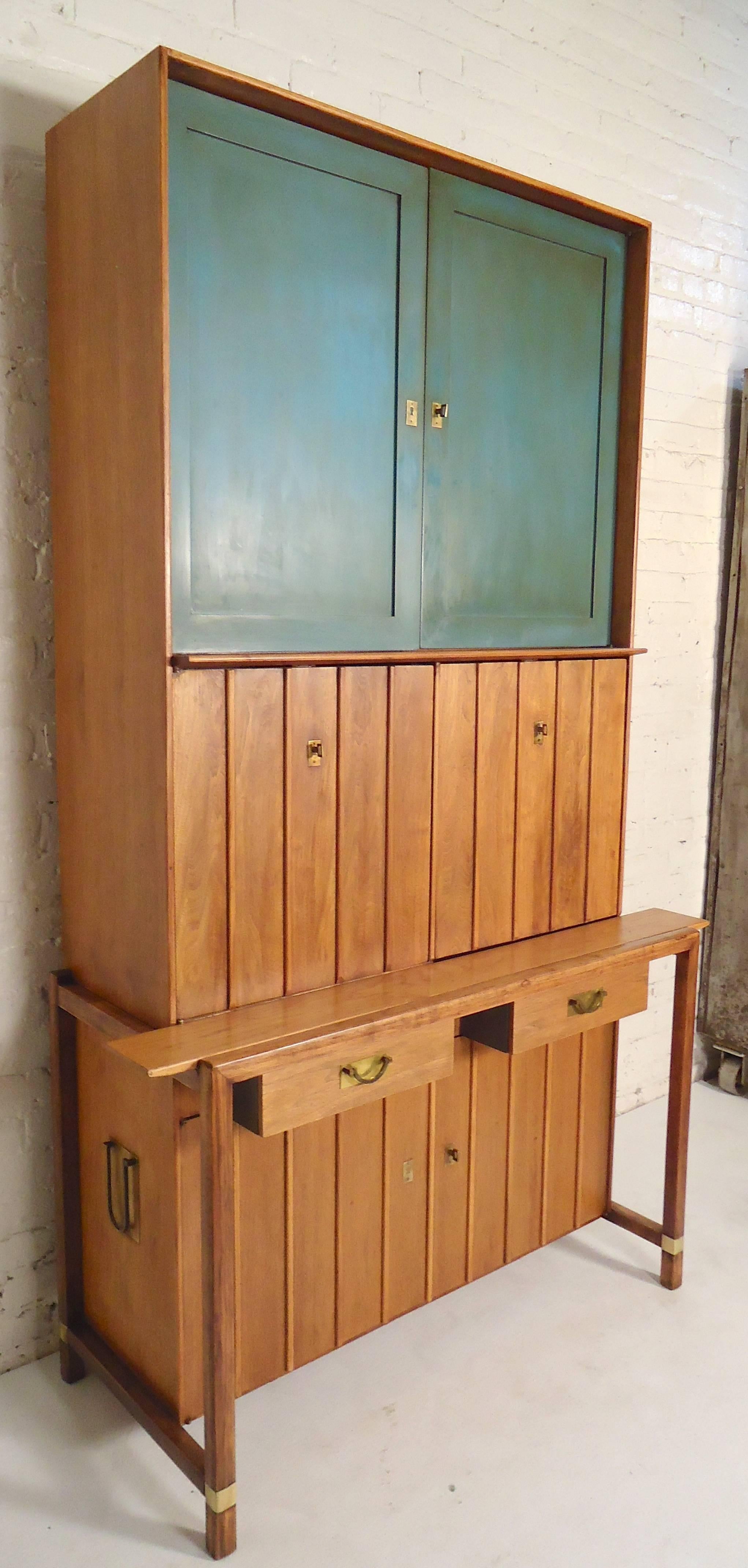 Vintage 1950s hutch featuring sturdy sculpted body with brass trim and an array of cupboards and cabinets throughout, manufactured by Hickory Manufacturing Company.

(Please confirm item location - NY or NJ - with dealer).
 