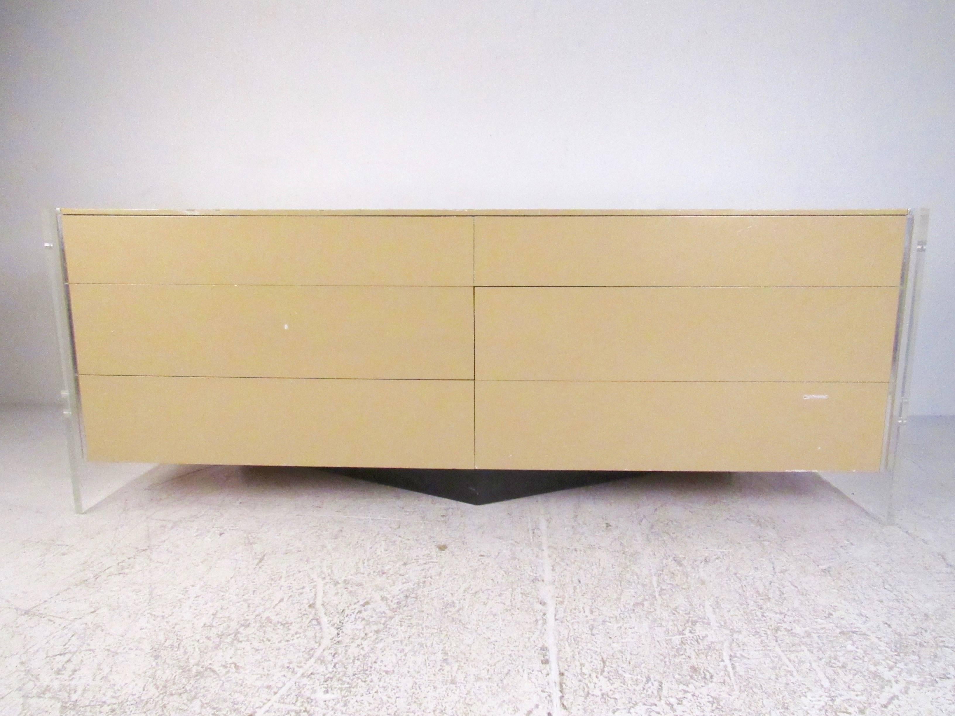 Stylish Modern Lucite Frame Dresser in the Style of Milo Baughman For Sale 4