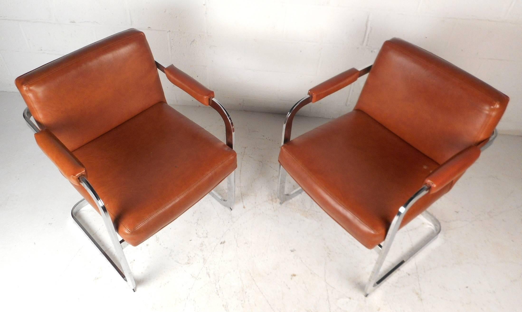 Mid-Century Modern Milo Baughman Mid-Century Cantilever Lounge Chairs (Chaises longues en porte-à-faux) en vente