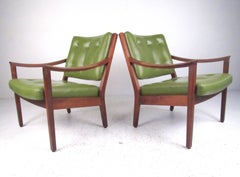 Pair of Vintage Modern Armchairs by Gunlocke