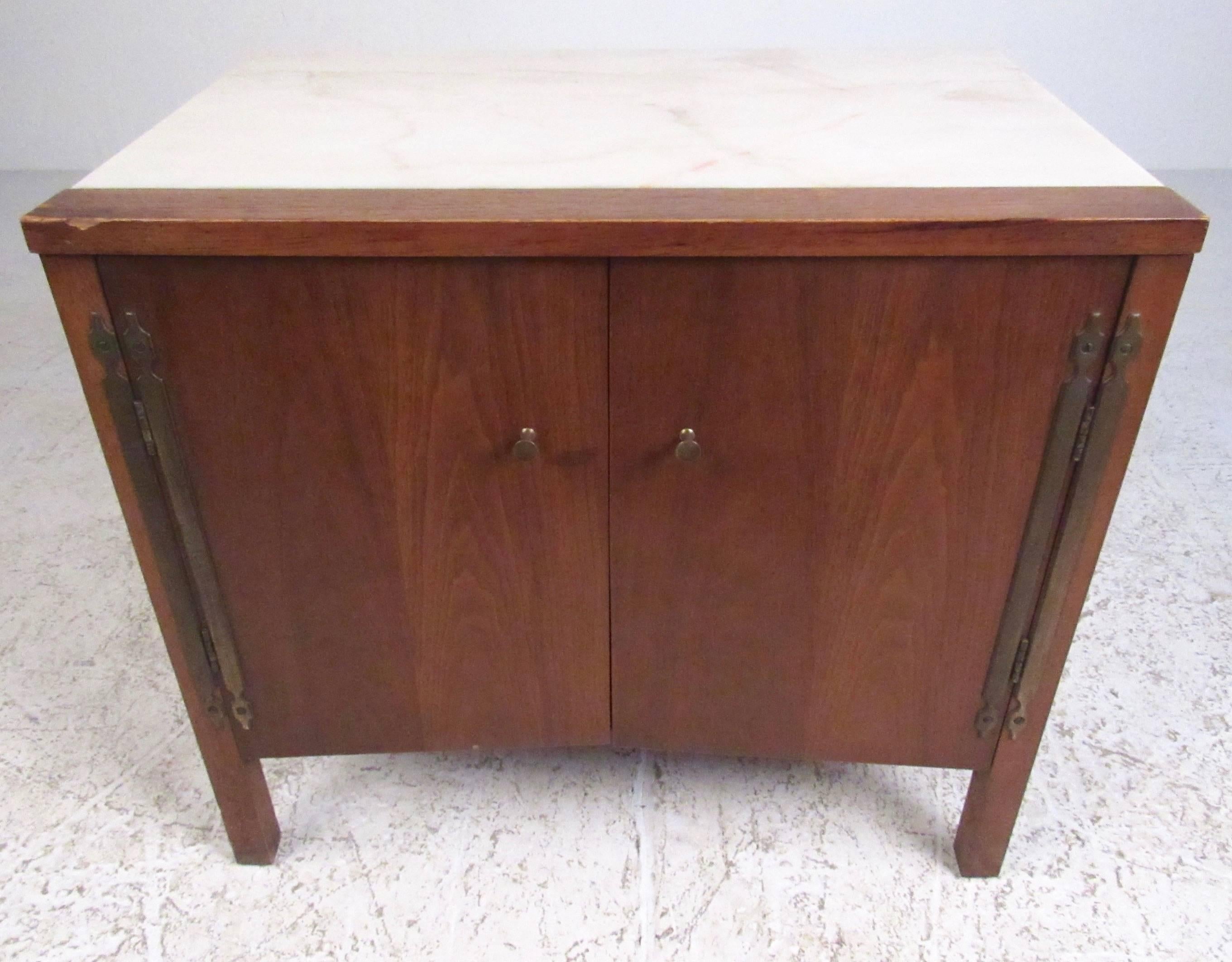 Américain Table d'appoint moderne vintage avec plateau en marbre par Drexel en vente