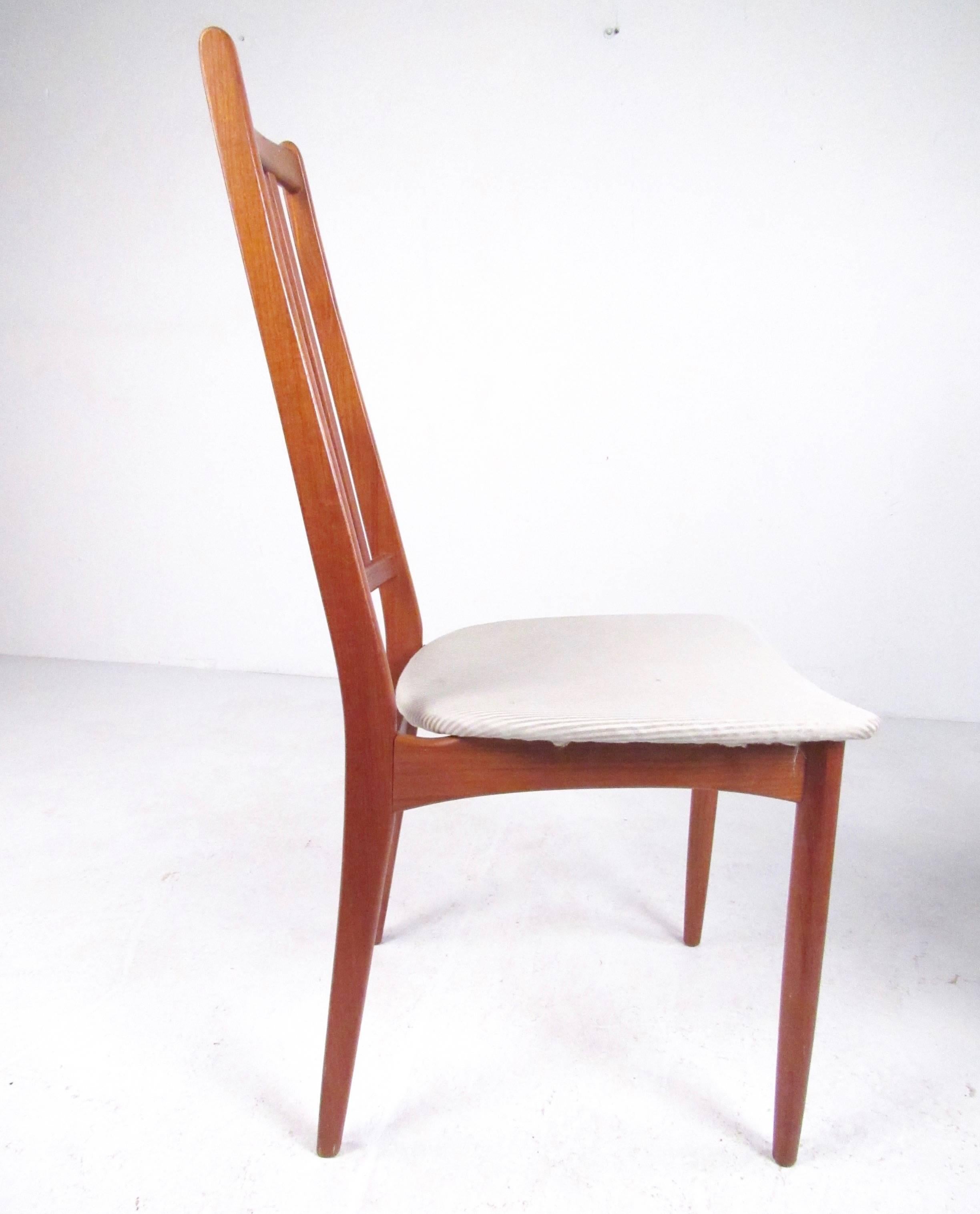 Set of Four Mid-Century Modern High Back Teak Dining Chairs For Sale 1