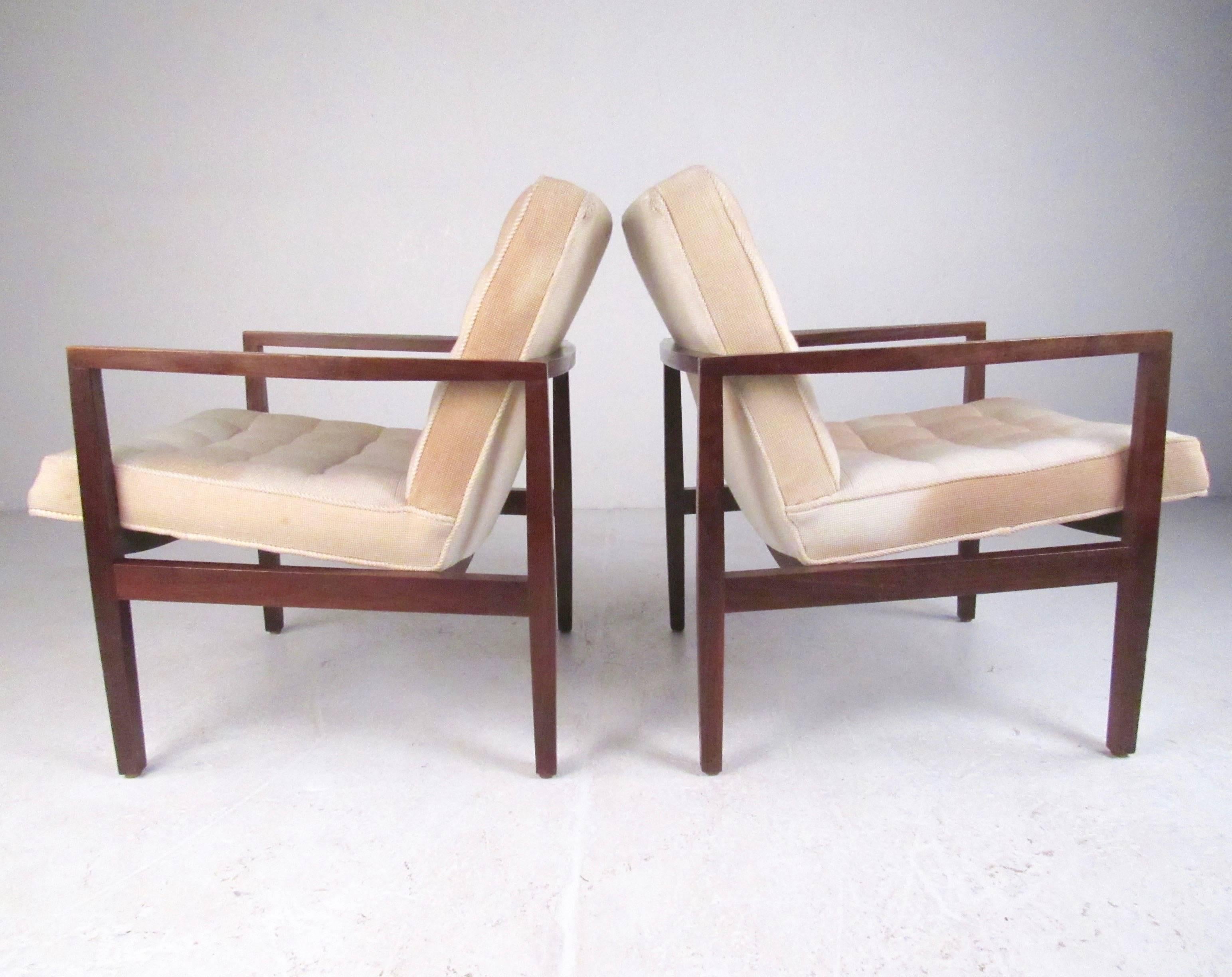 Mid-20th Century Stylish Pair of Midcentury Knoll Style Lounge Chairs