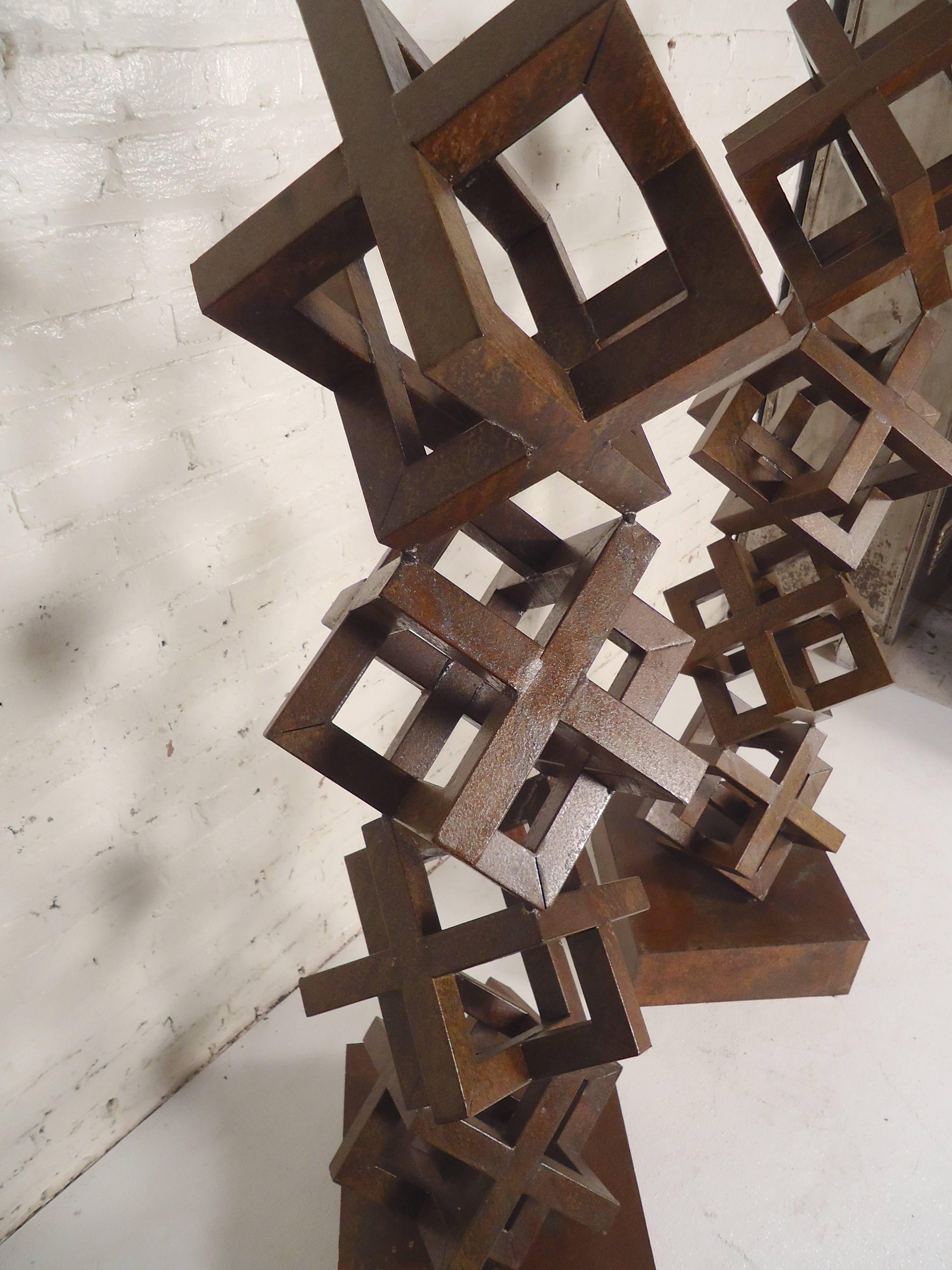 Pair of Iron Geometric Sculptures In Distressed Condition In Brooklyn, NY