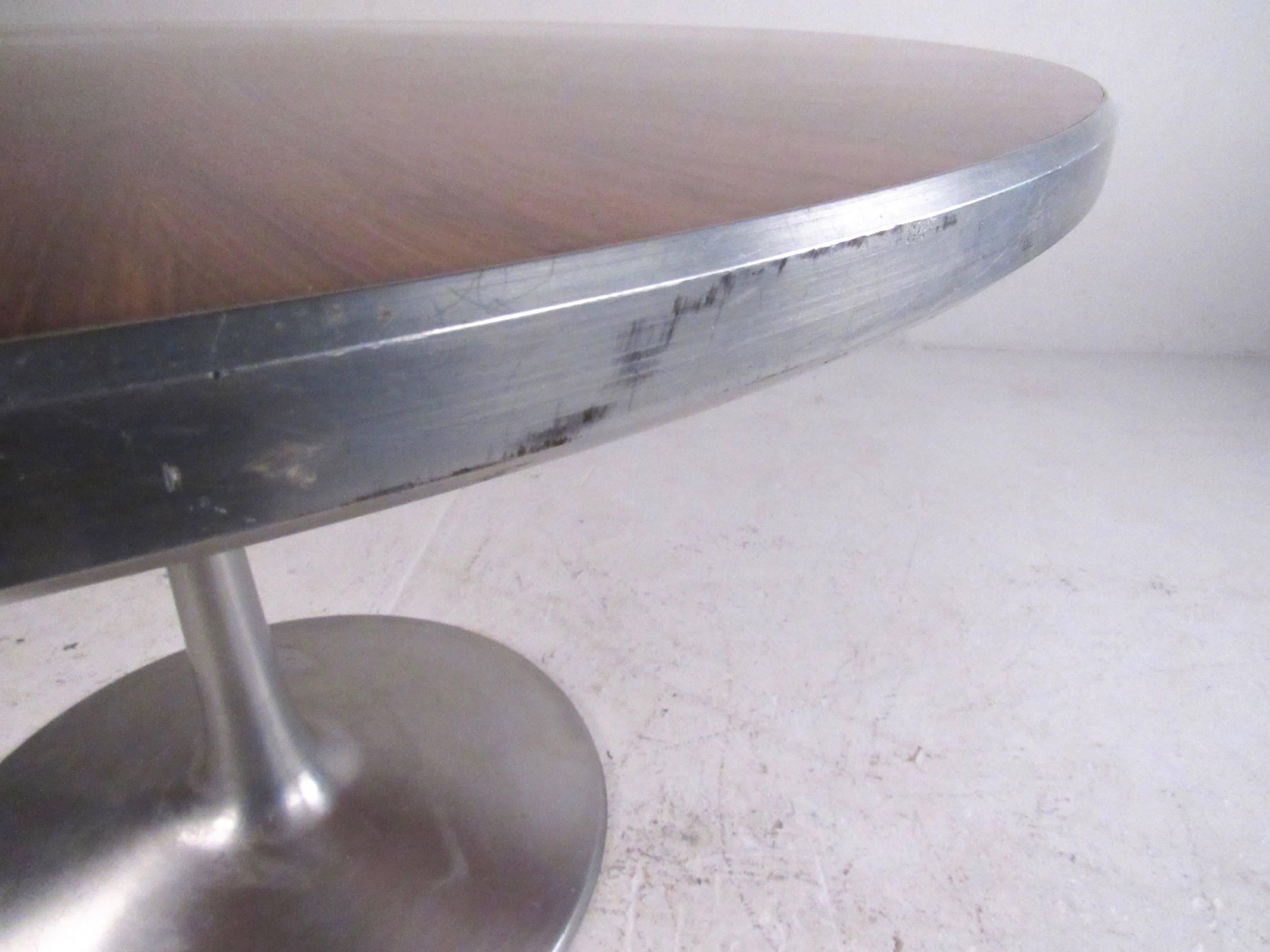 Mesa de comedor de pedestal de mediados de siglo, de Poul Cadovius para France and Son Metal en venta